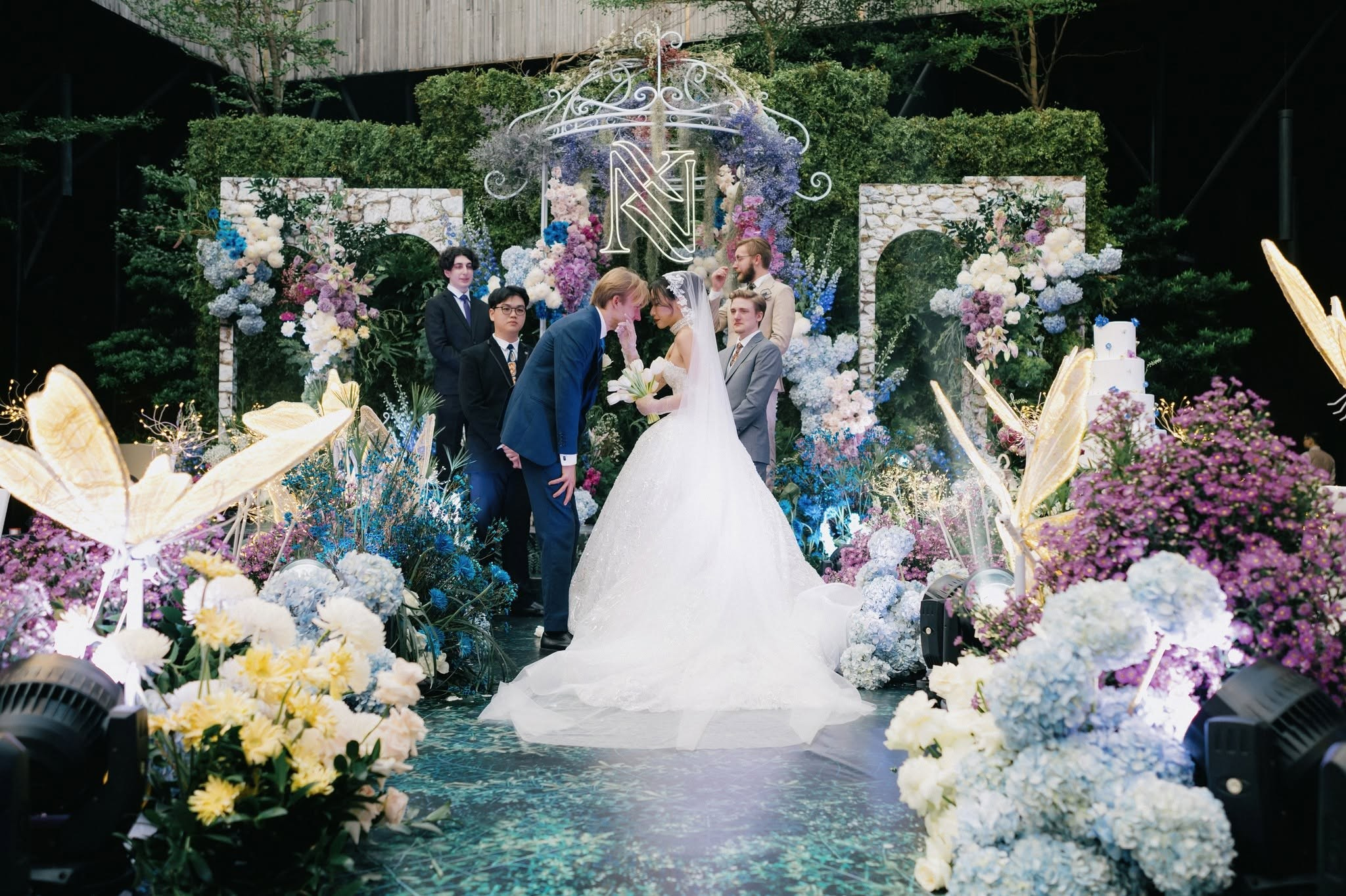 𝐊𝐞𝐥𝐥𝐢𝐞 & 𝐍𝐢𝐤𝐥𝐚𝐬 / Destination Wedding. Saigon Wedding Present | Art Beyond Moments