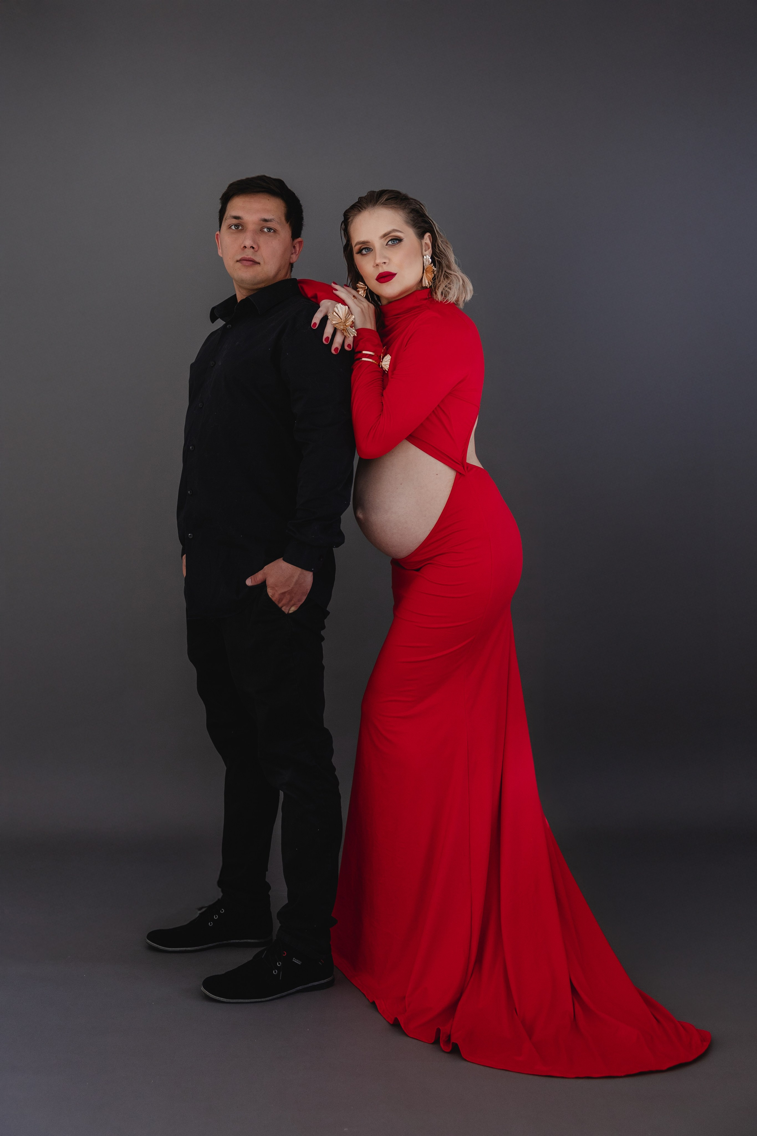 Babybauch Shooting im Fotostudio | Schwangerschaftsfotos in Bochum. Hochzeitsfotografin Bochum | Halyna Reiche Fotografie NRW