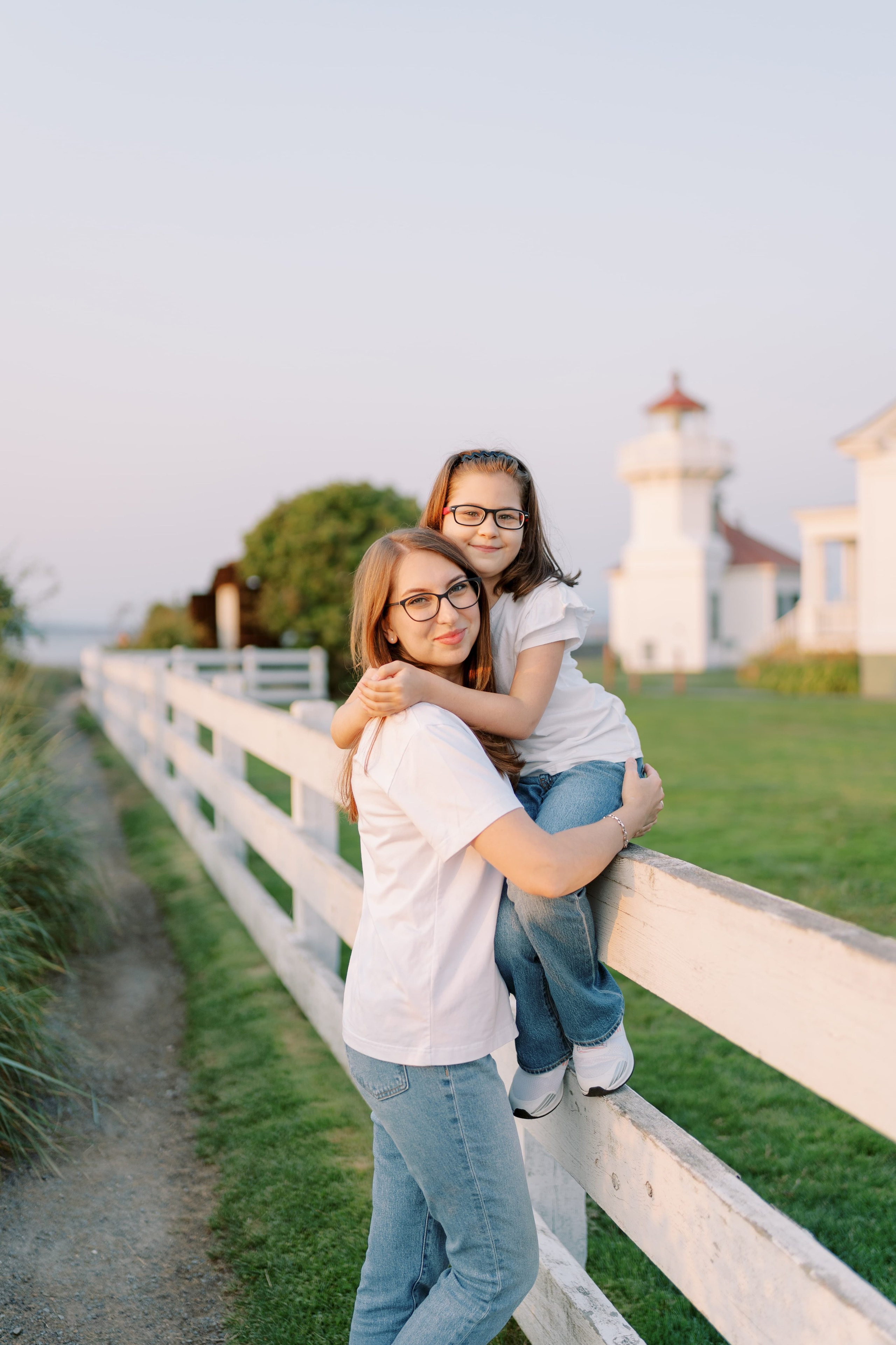 Family photoshoot. Vitalina with her family. August 2024. Lighthouse in Mukilteo. EVAN ARISTOV WEDDING PHOTOGRAPHY — Seattle Wedding Photographer