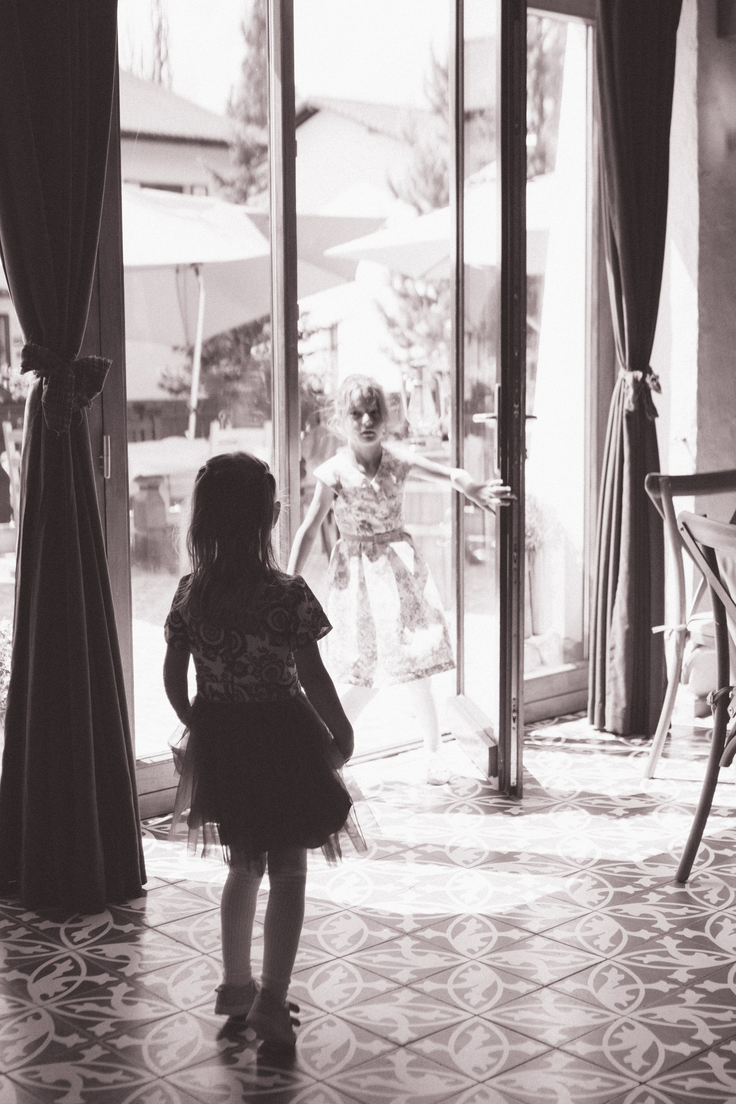 Fotografie de Eveniment Brașov: Povești Vizuale | Mădălina Beda. Madalina Beda- Artist vizual, fotograf, doula la nastere, consultant babywearing Brasov si in toata tara