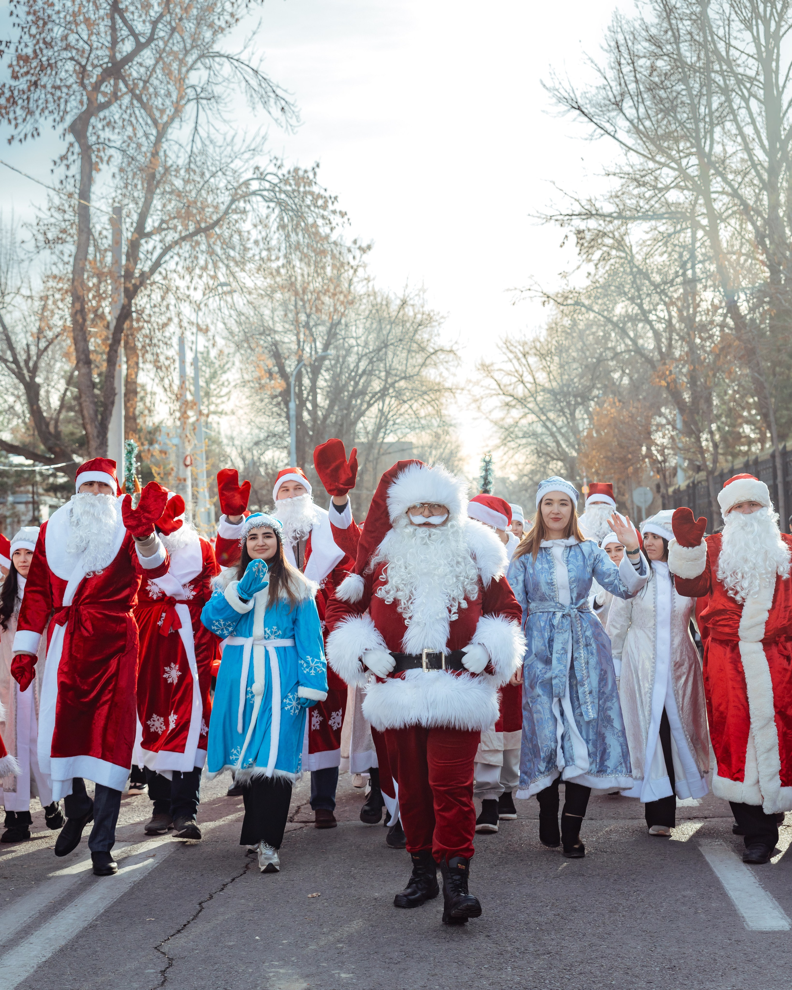 Парад Дедов Морозов. Георгий Намазов | Фотограф в Ташкенте