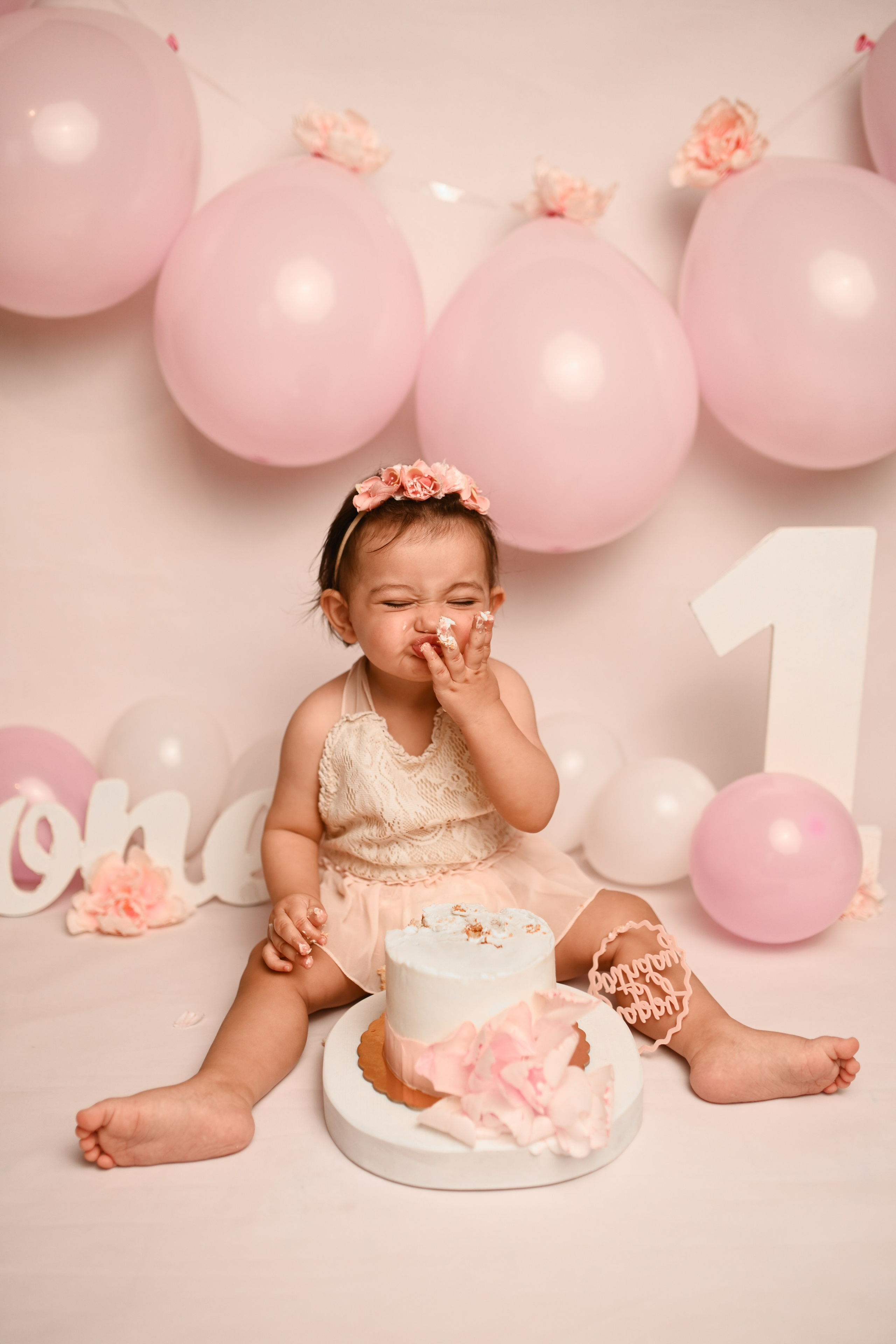 Cake Smash Photoshoot. WELCOME