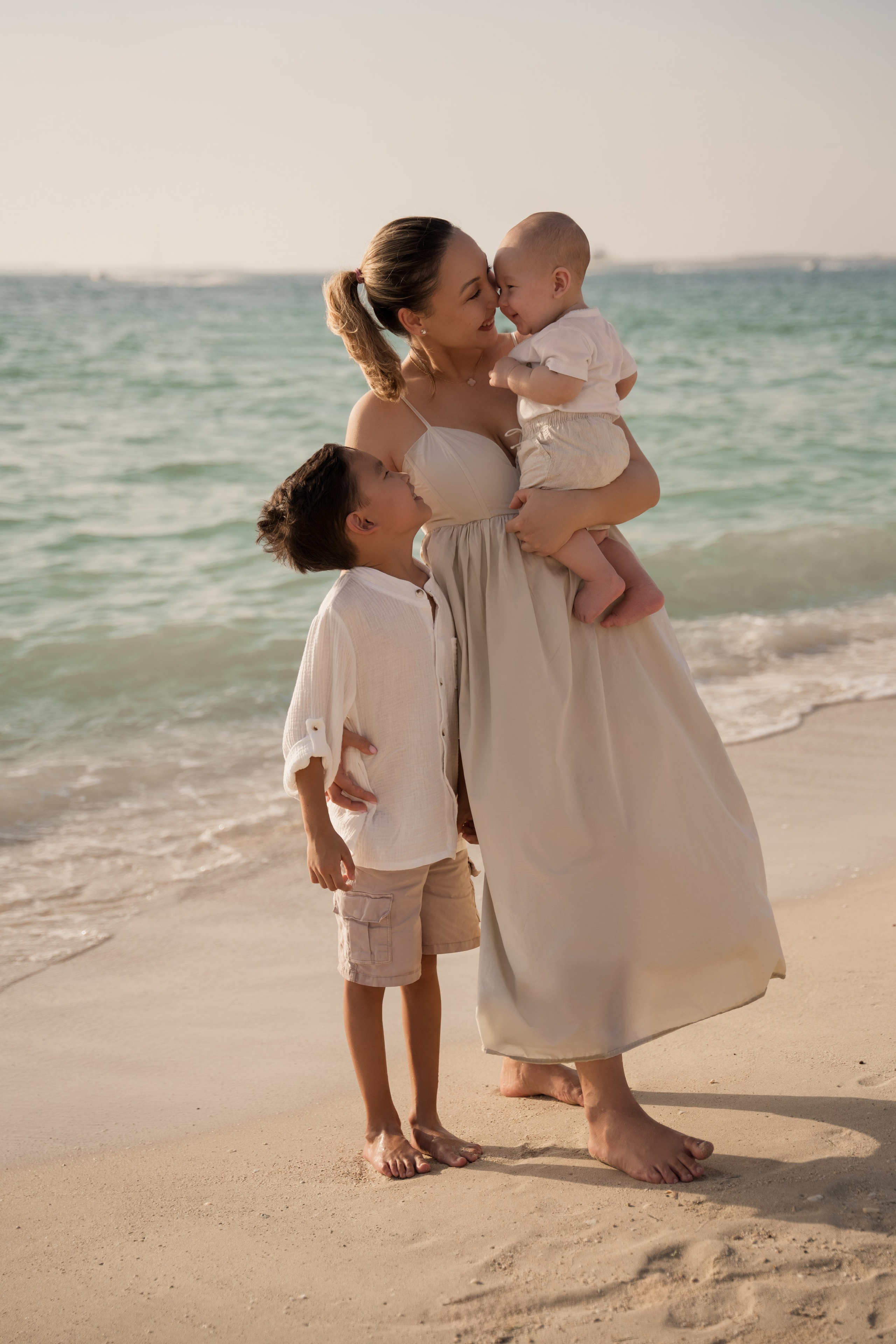 Waves and sun. Angela Iakovleva — Family Photographer in Dubai