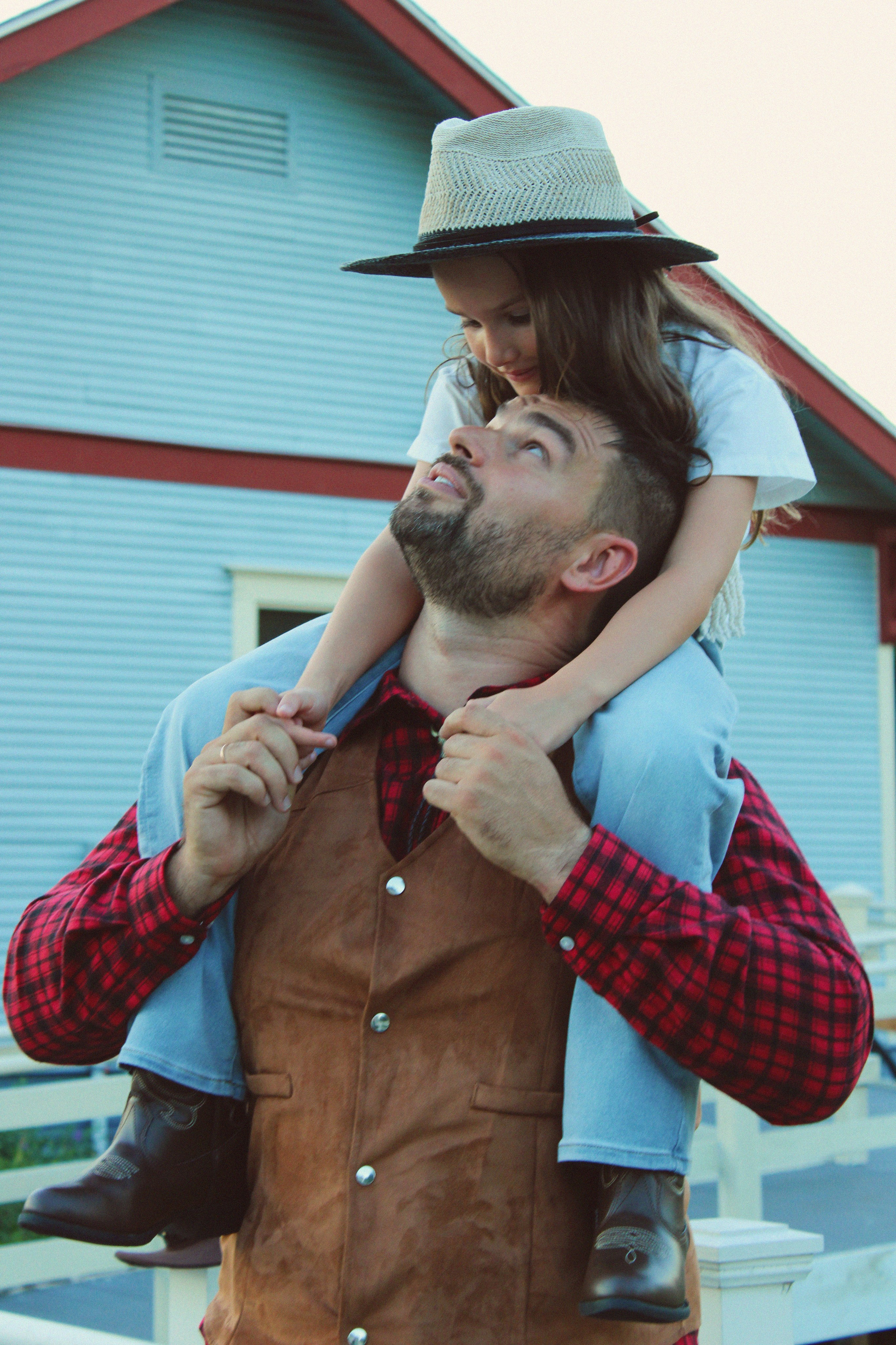 Texas Countryside Family Photoshoot in Cowboy Style. Lana Petrychenko — Portrait & Family Photographer. Valencia, Spain