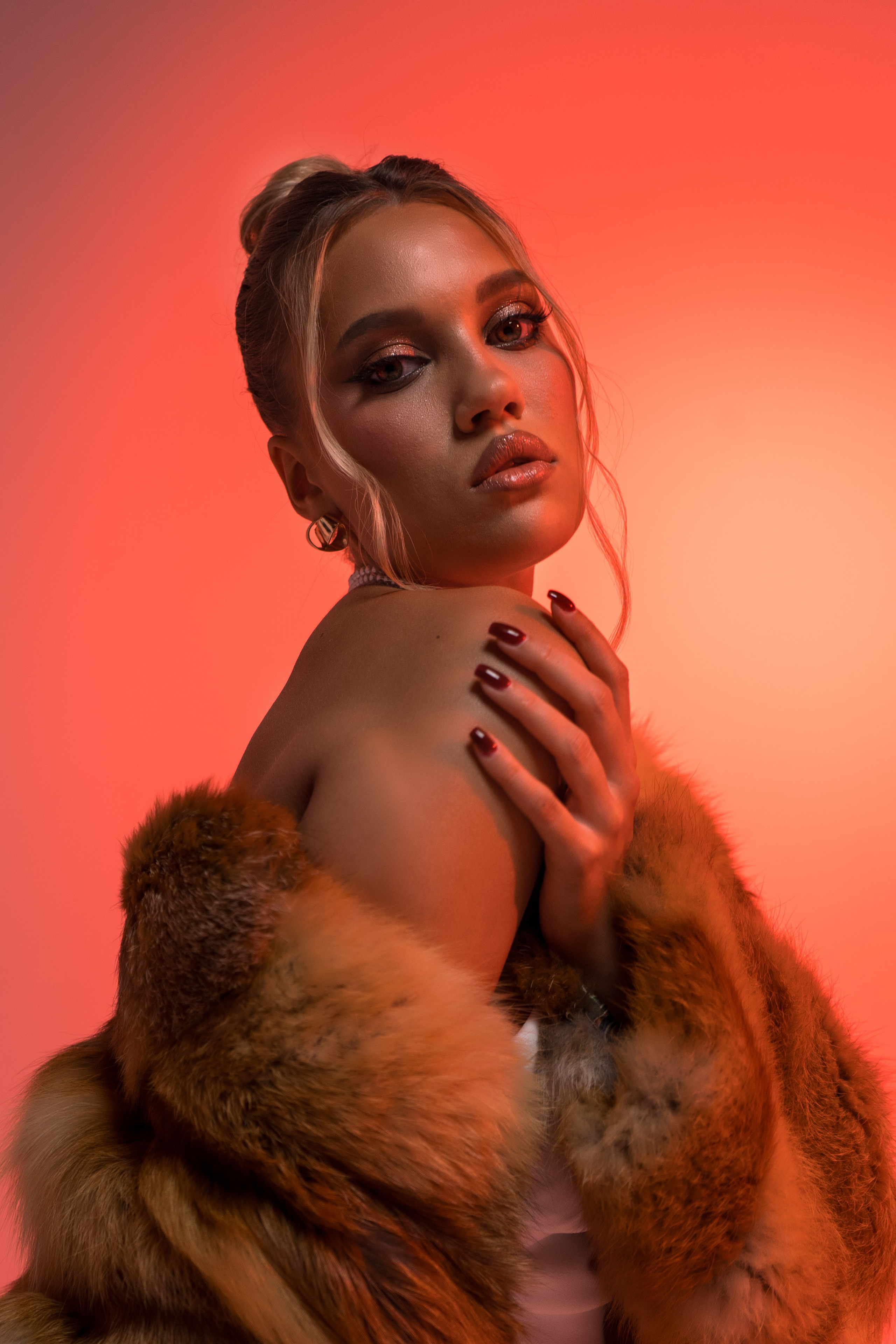 Photographer in Abu Dhabi — Studio Photoshoots for Families, Couples & Individuals. Mariia Safronova is your photographer in Abu Dhabi and Dubai