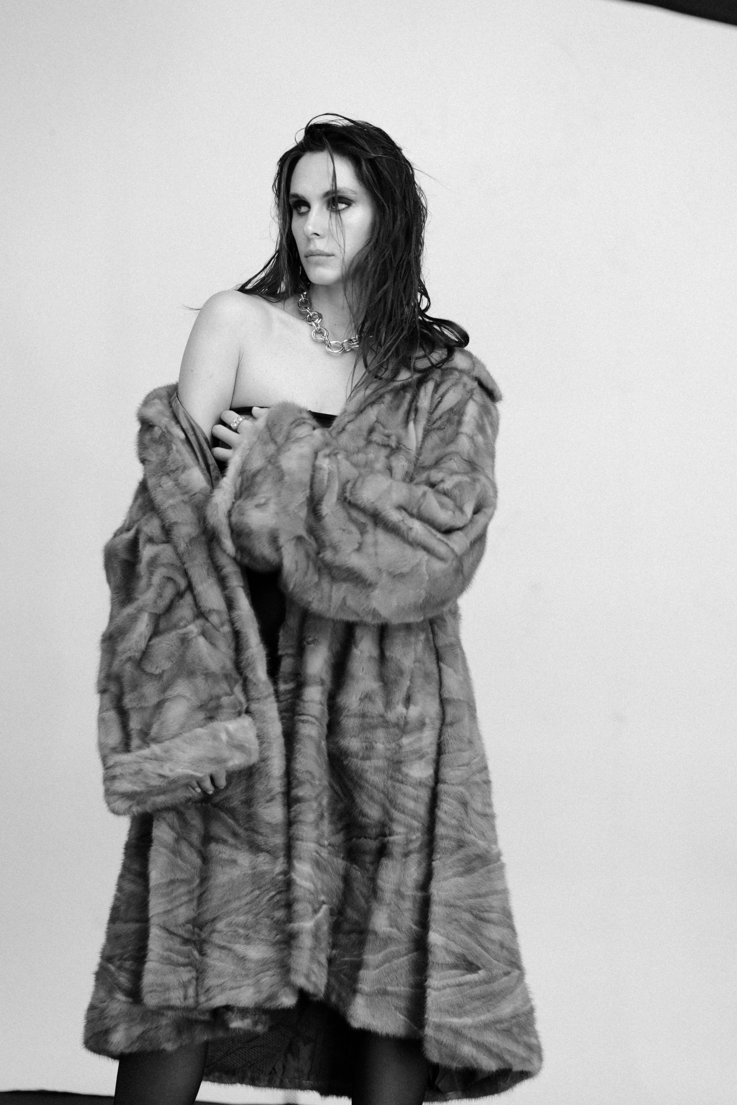 Ritratti Artistici | Esplorazione di Espressioni e Identità. Fotografa maternity, family e business a Pomezia e Roma – Simona Henkel