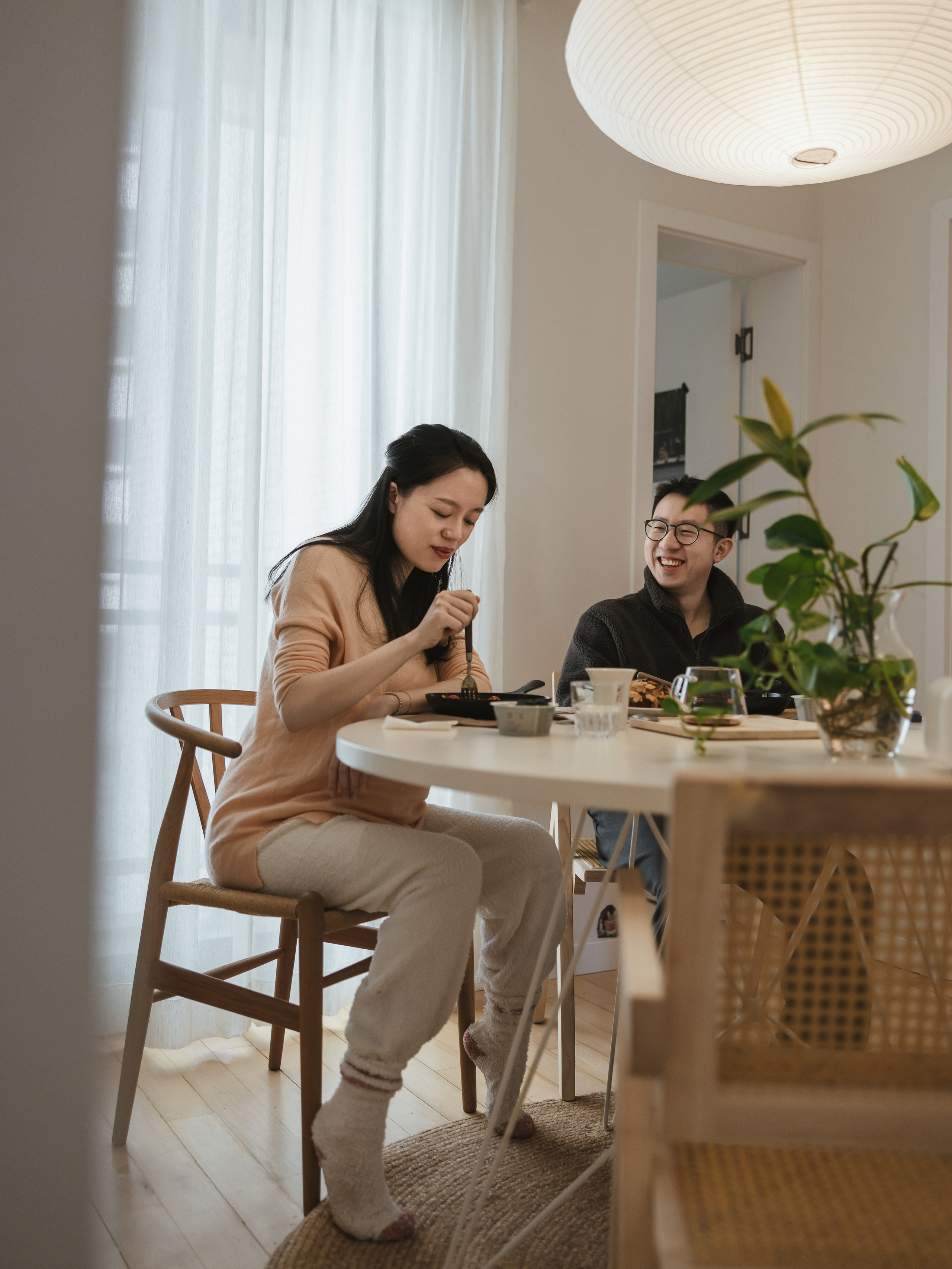 Candid photos of couple’s daily life. Shanghai Family Photographer Dora