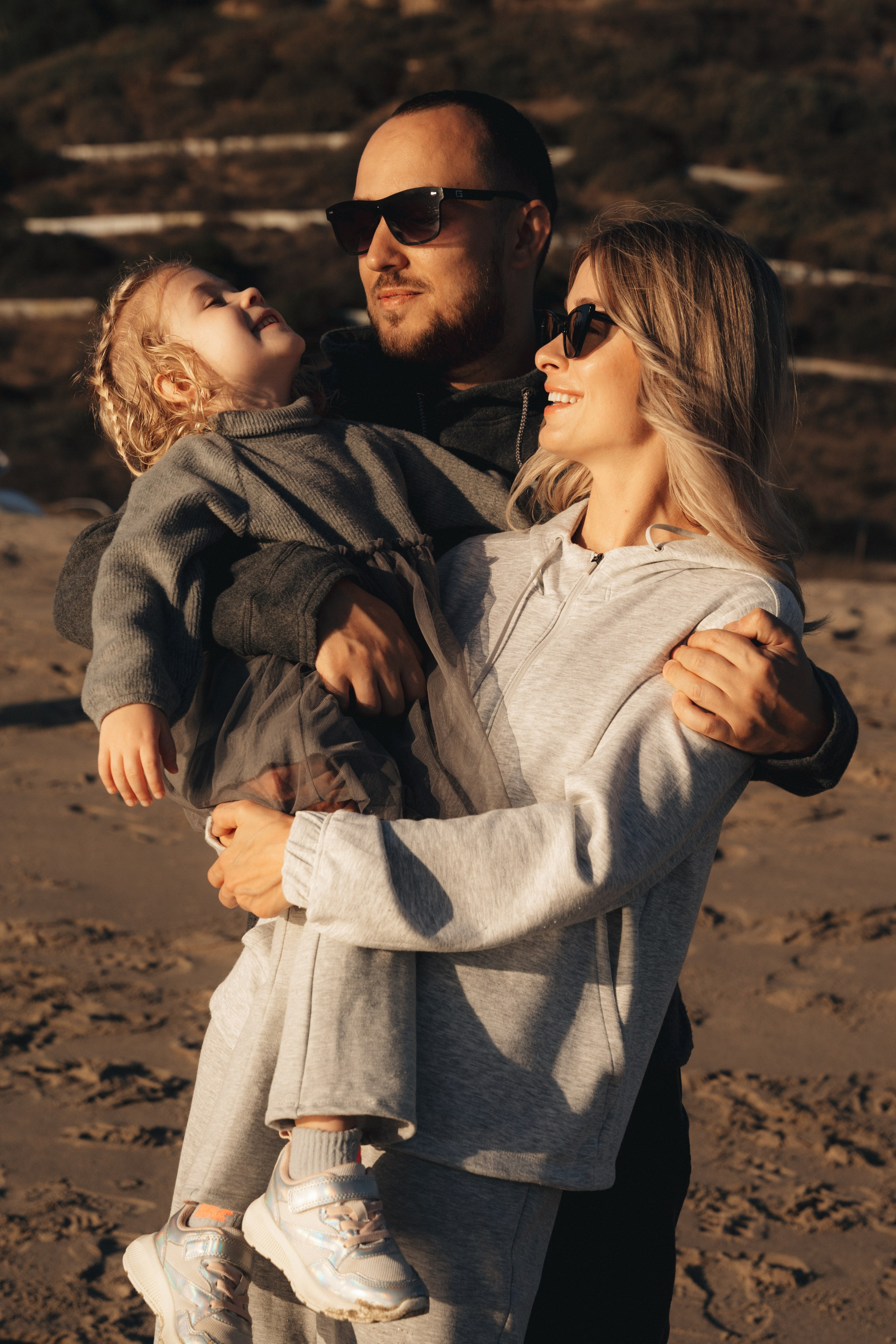 Family photoshoot. Family photoshoot outside. Beach photoshoot. Family holiday photoshoot. Sunset photoshoot