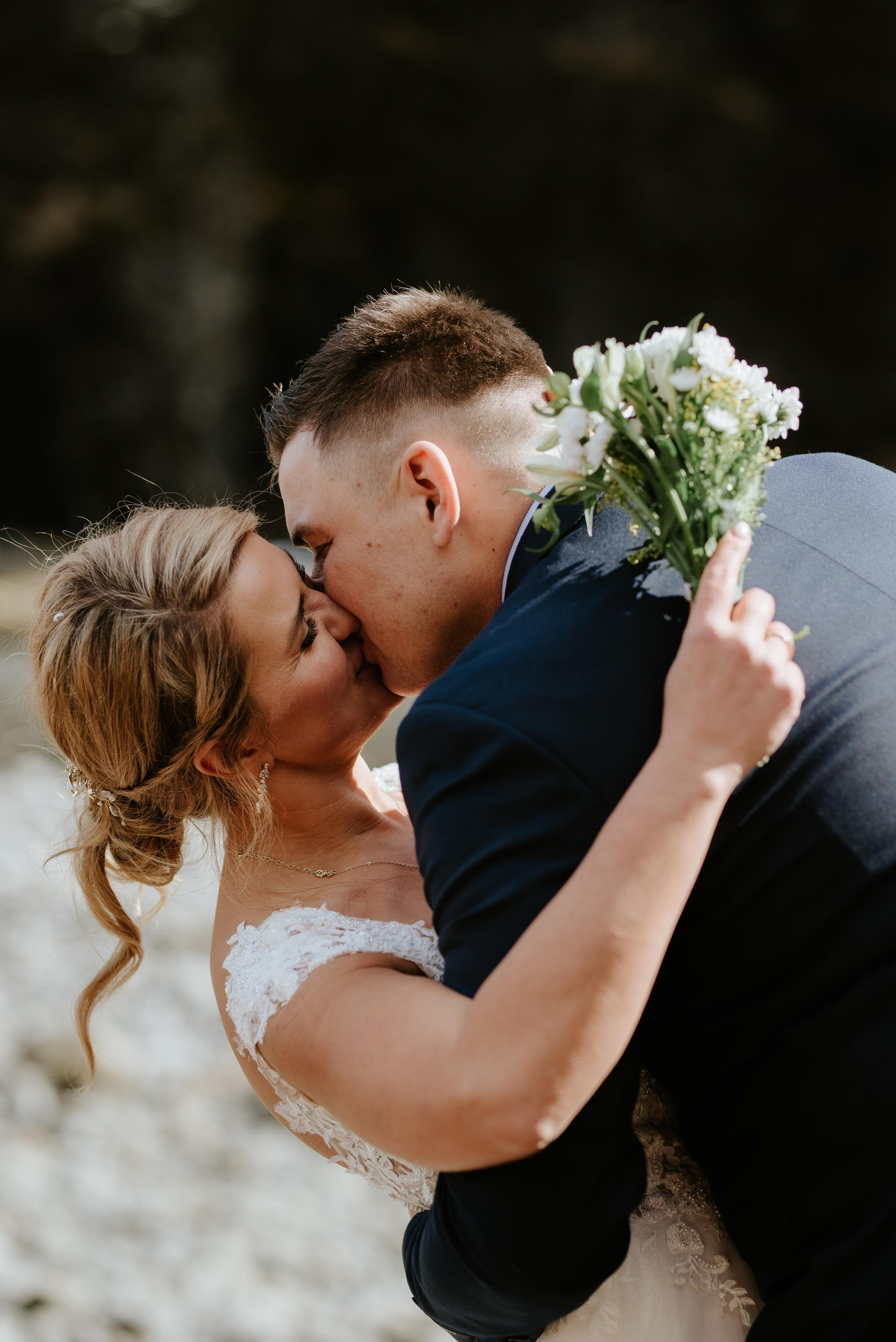 Sylwia and Piotr. Michalina Dzianach Wedding Photographer Iceland