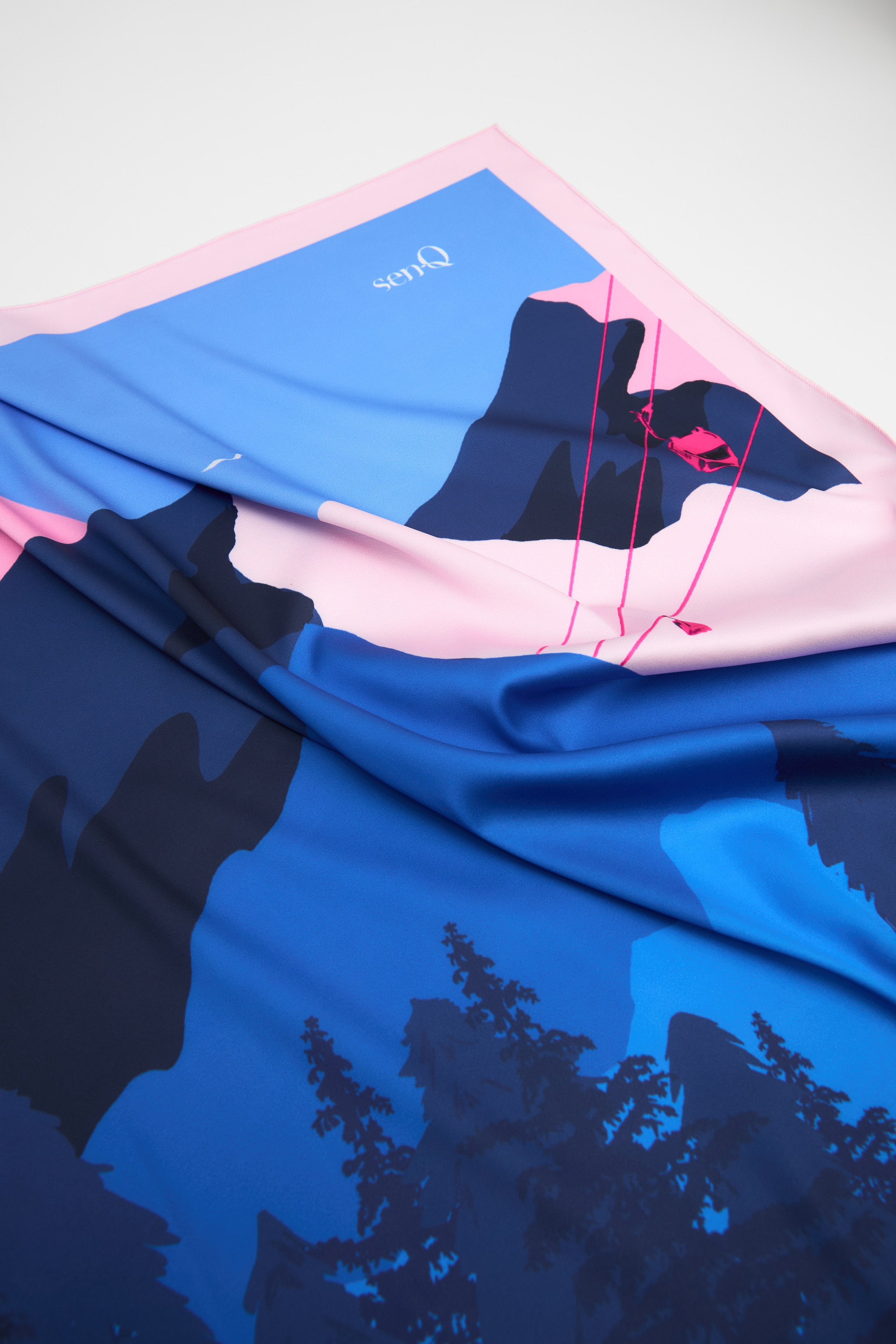 Головные уборы. Предметная фотосъемка в Алматы. Студия фото и видео съемки товаров