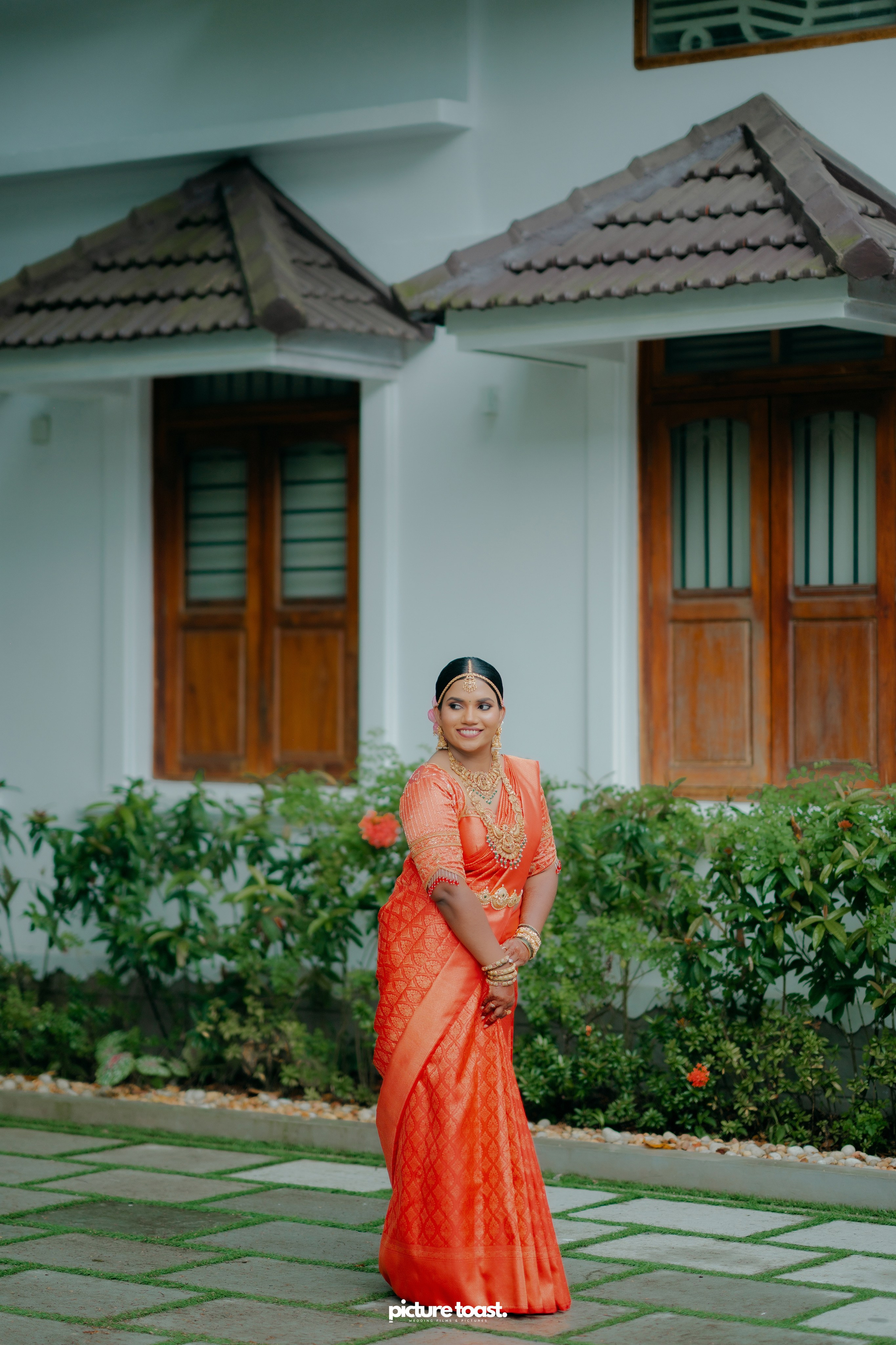 Traditional Kerala Hindu Wedding Ft. Anusree & Vishnu. Fine art Wedding Photographers in India & Canada