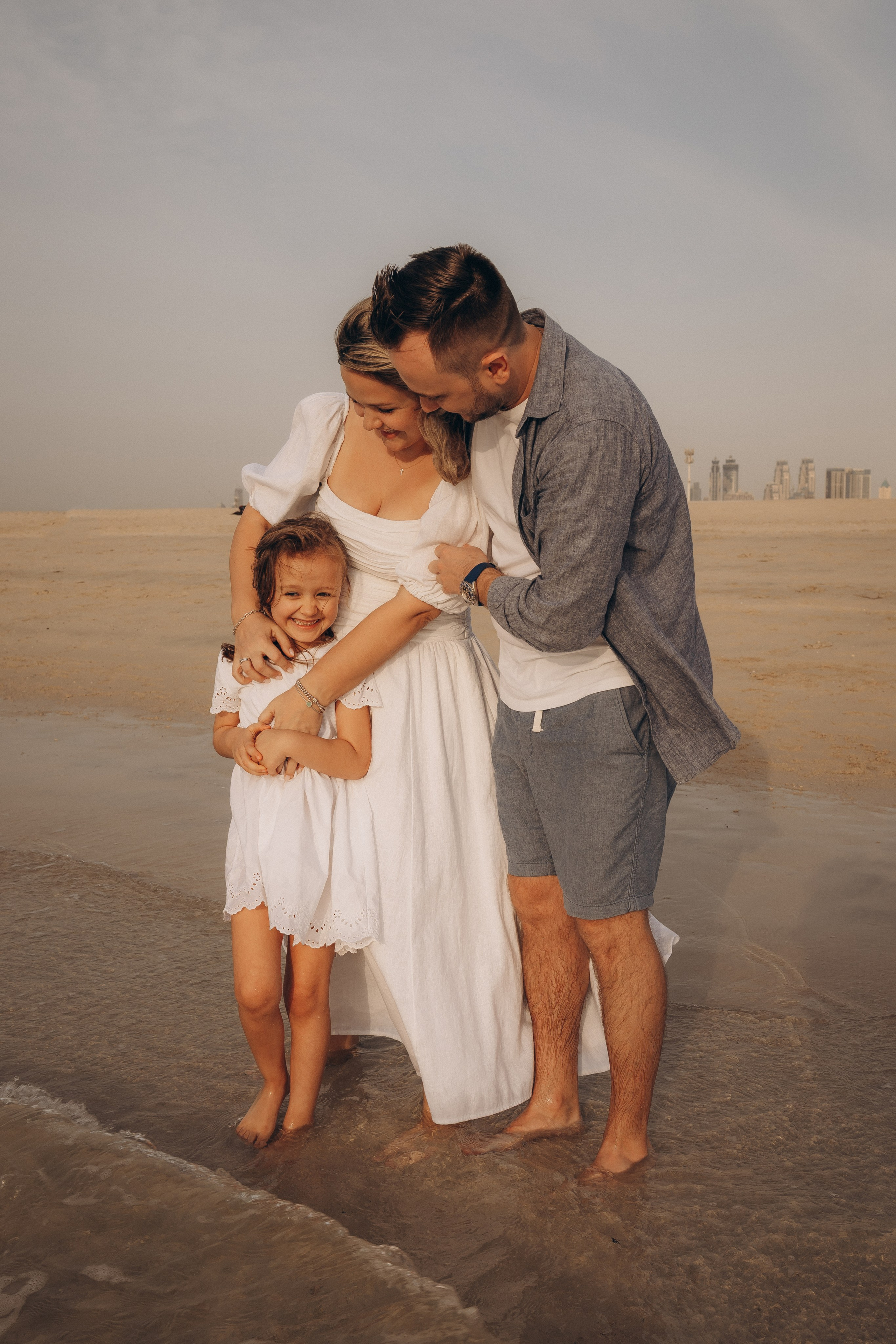 Golden hour family. Birth, Family, Newborn photographer in Dubai| Eliza Baitikova