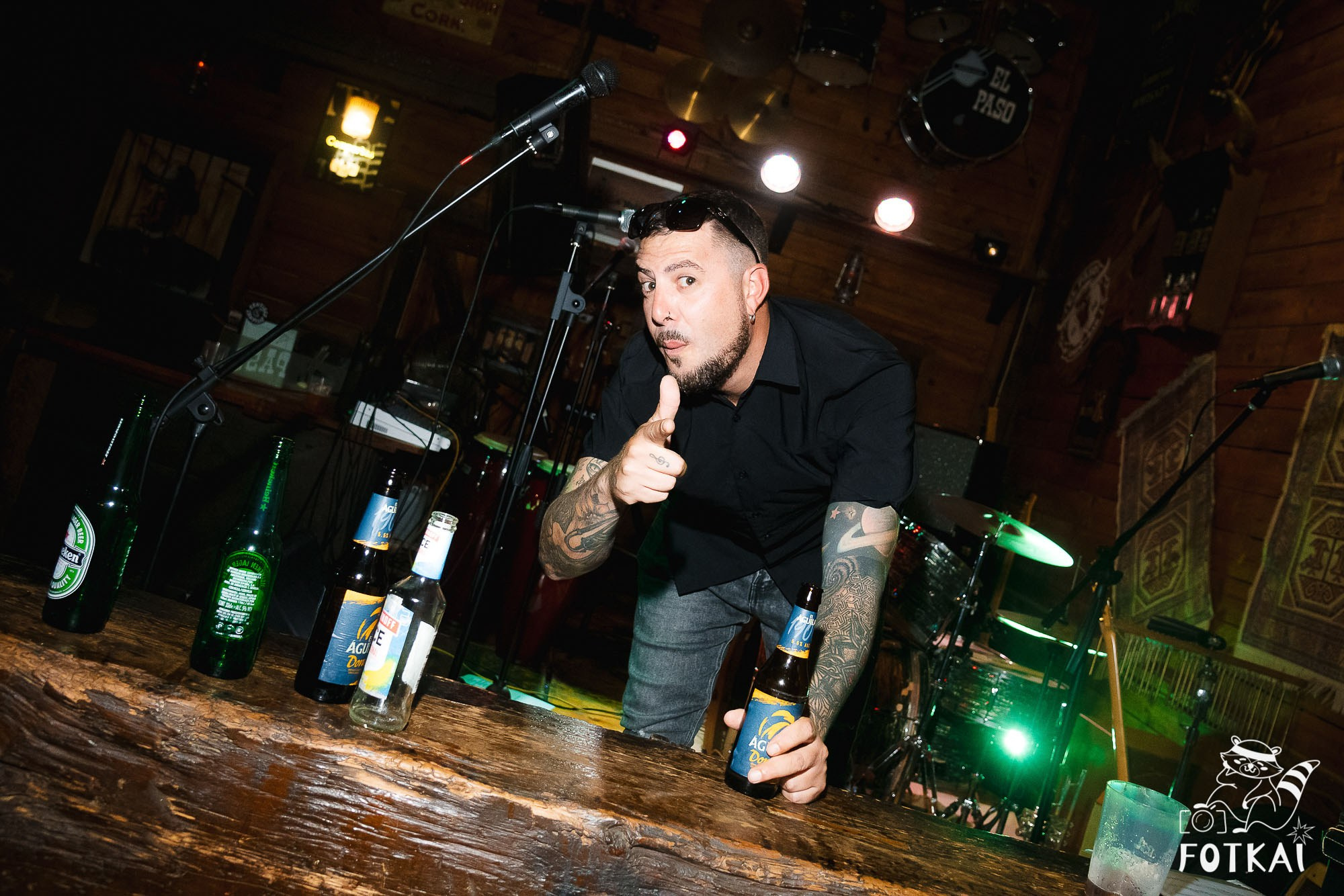 Los Ekilibristas de la Cuerda Floja — Фото с концерта в Торревьехе, 2026 | FOTKAI