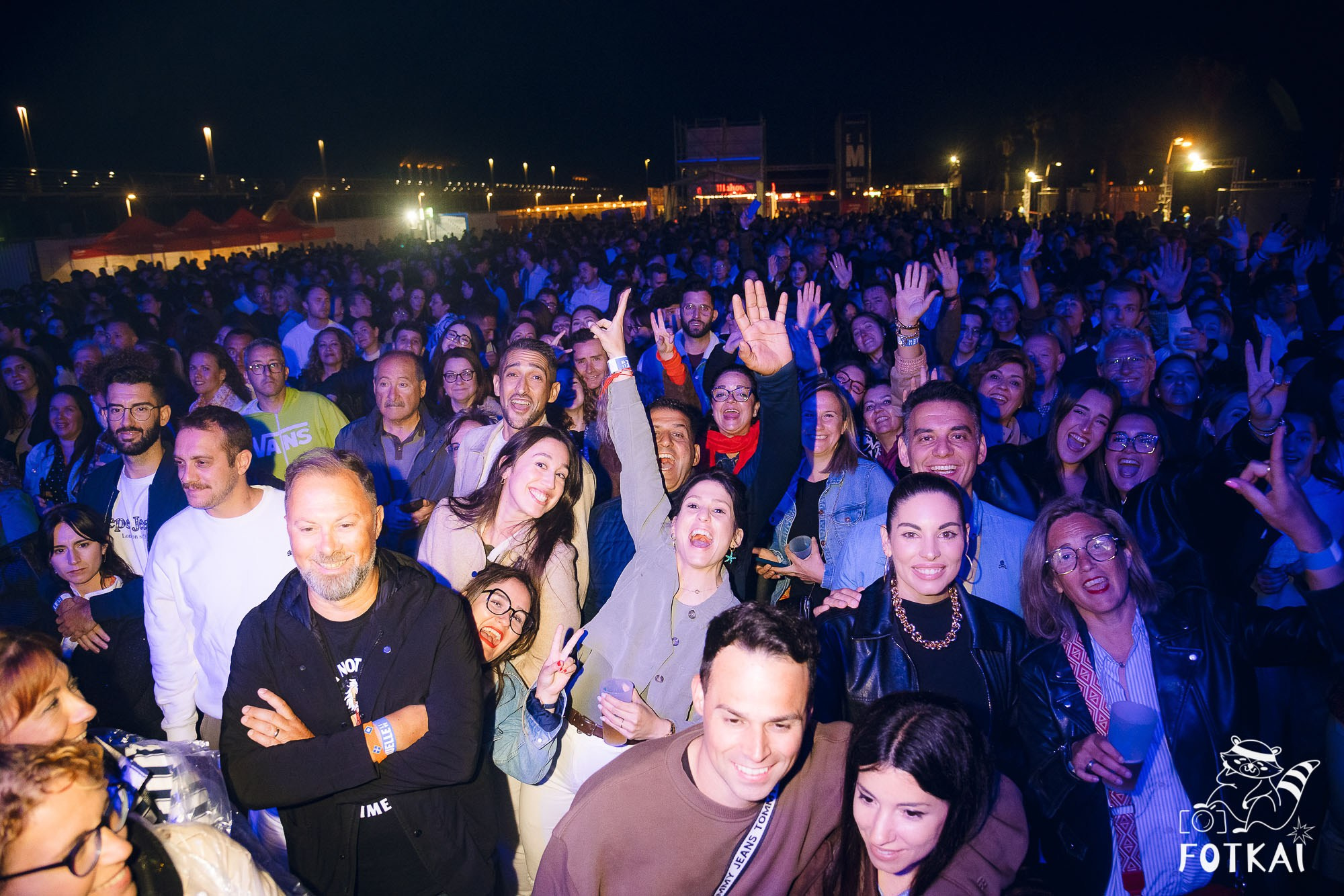 Marta Santos — Fotos del concierto en Alicante 2026: pop flamenco en El Muelle Live | FOTKAI