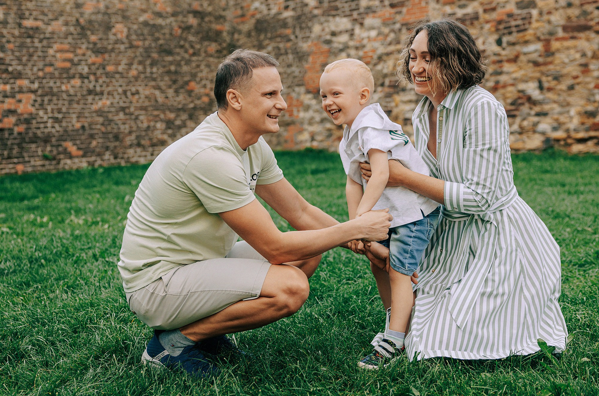 Таня, Андрей и Паша на прогулке. Семейный и свадебный фотограф в Праге Наталья Федори