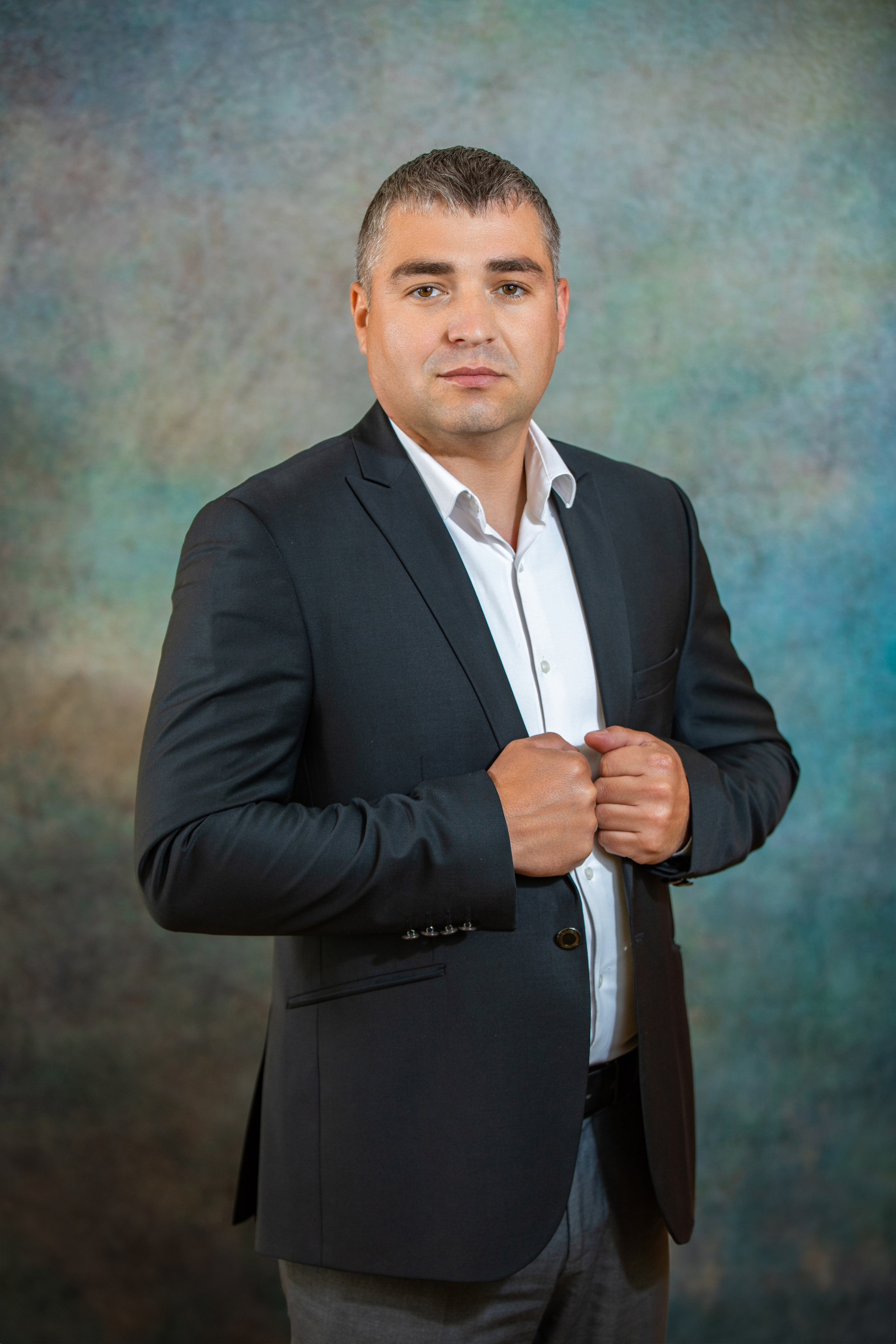 Recenzii. Albume de absolvire: gradinita, gimnaziu, liceu. Venete in Moldova