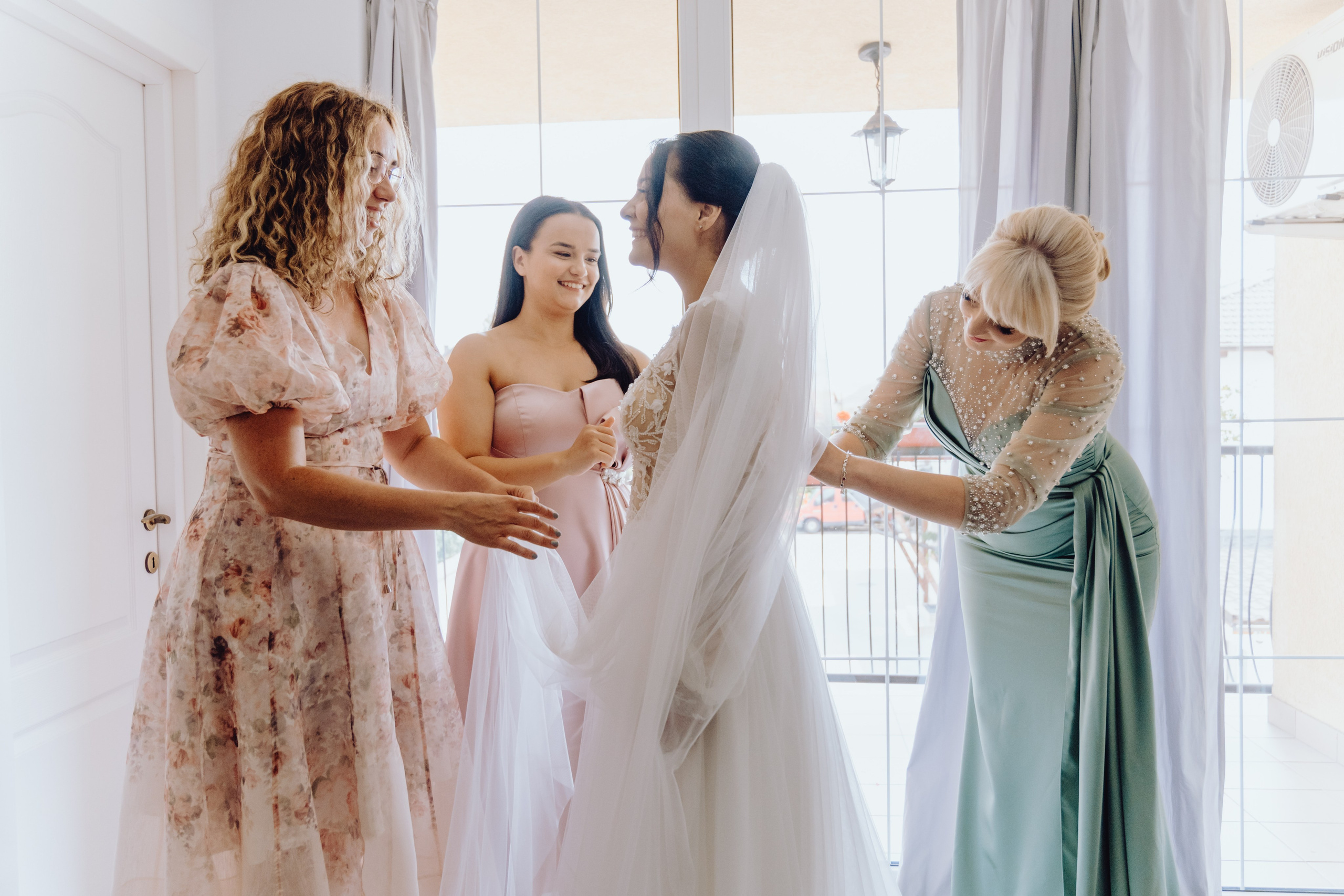 Moise & Delia. Wedding & couple photographer from Romania Rut Vetan