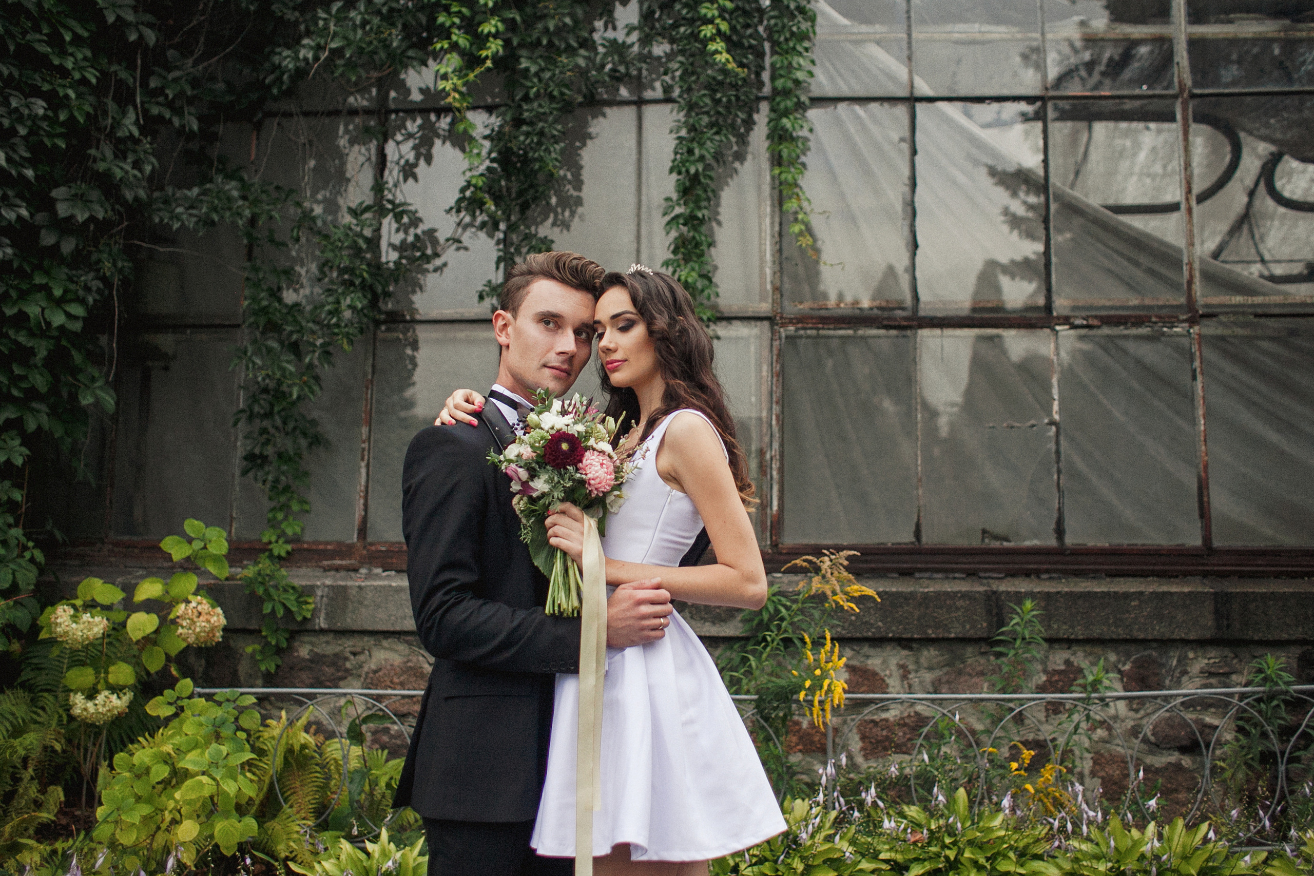 Wedding lovestory. Amazing photo session at a time convenient for you. Y