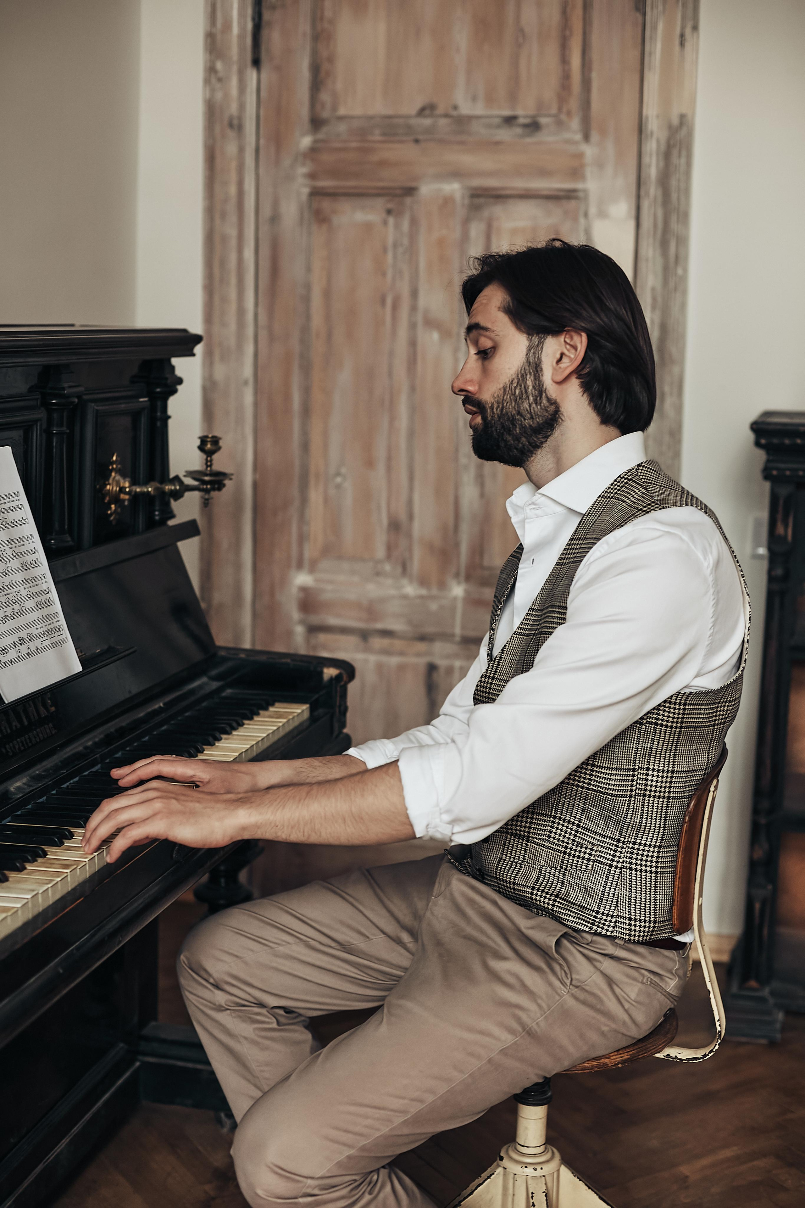 Opera singer Gleb. Amazing photo session at a time convenient for you. Y