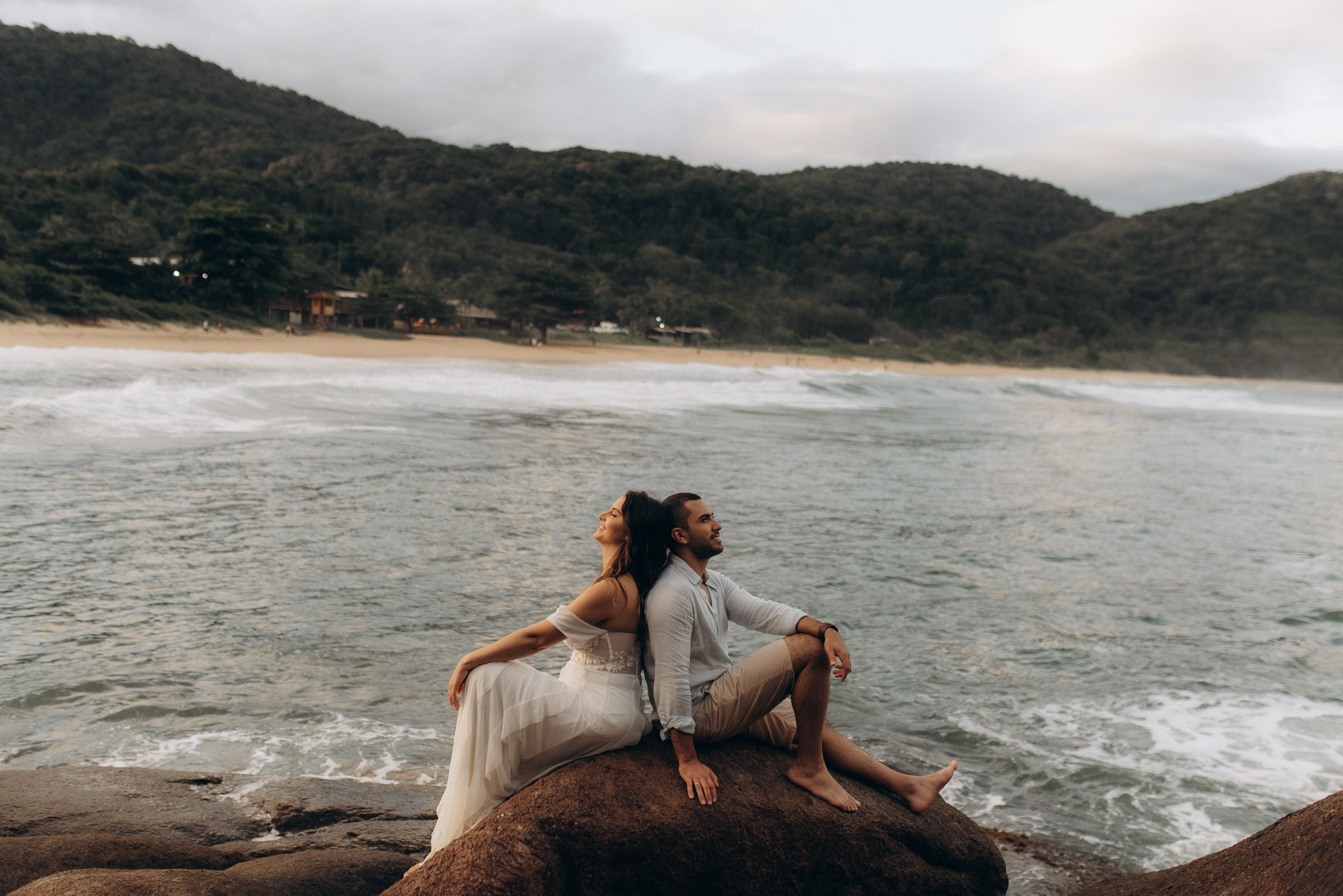 Samantha & Juliano | Ensaio de Casal na Praia de Ubatuba