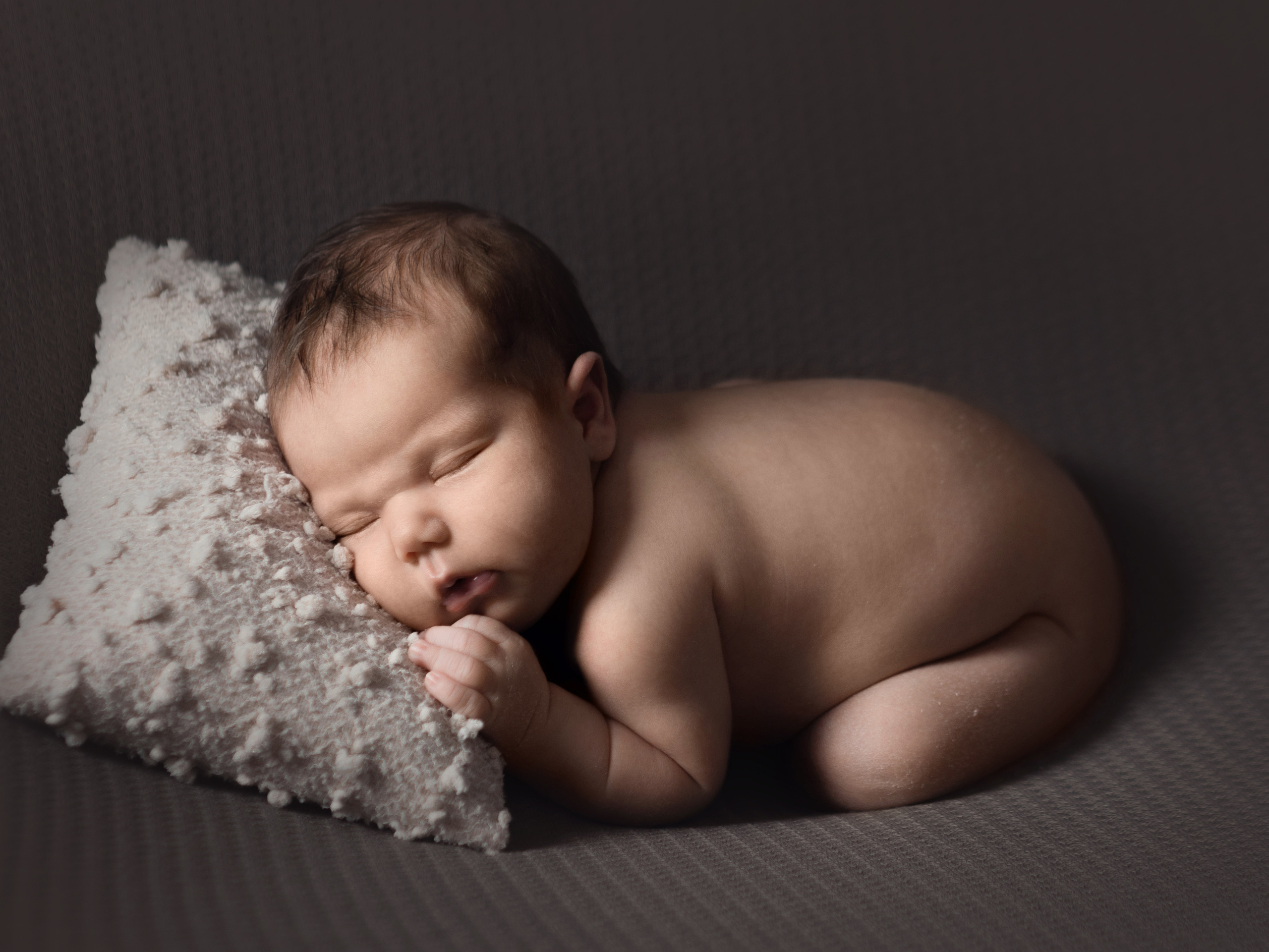 Foto dei neonati. Fotografa di neonati di attesa di famiglia Gero Kateryna