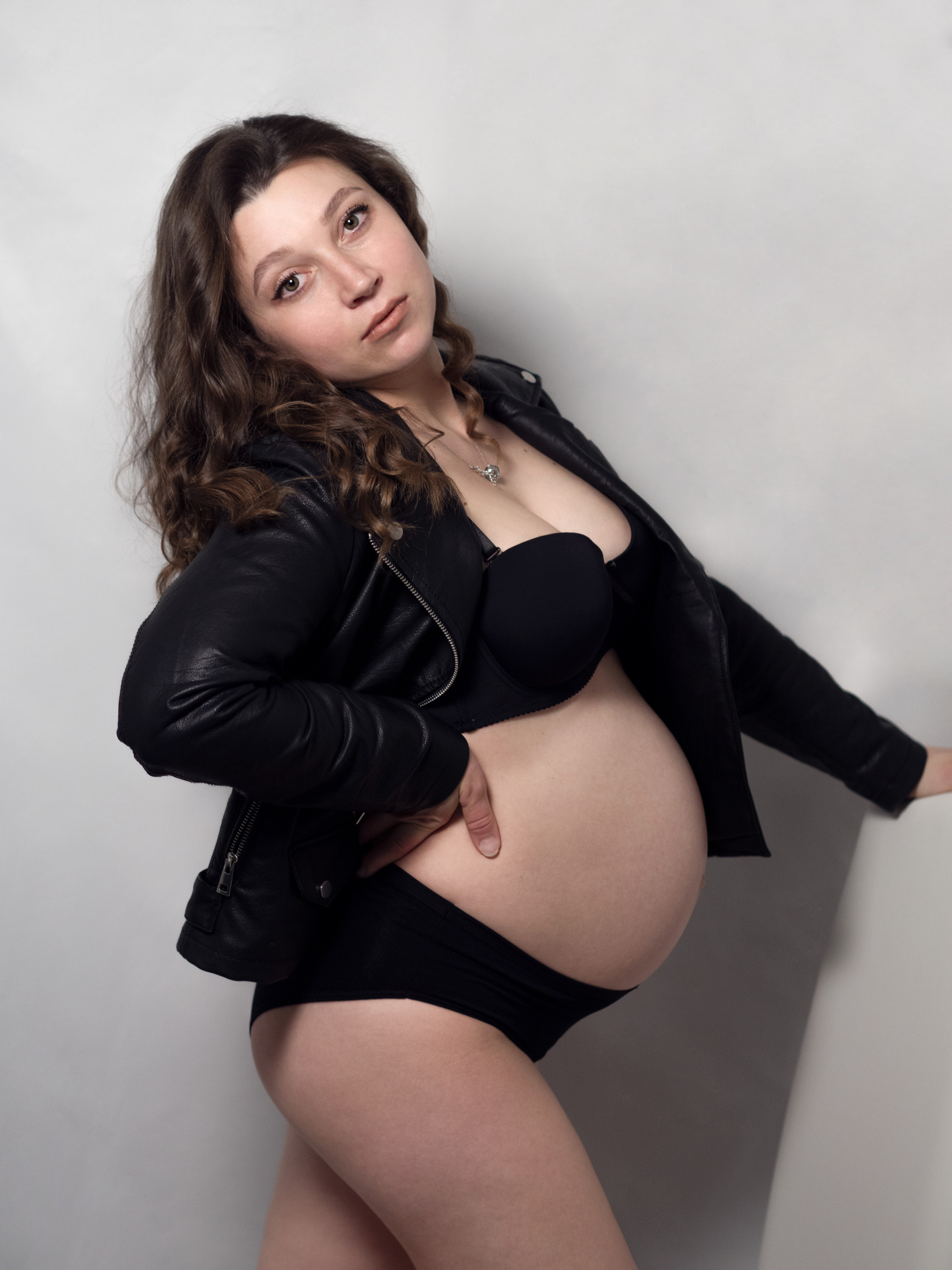 Foto di attesa. Fotografa di neonati di attesa di famiglia Gero Kateryna