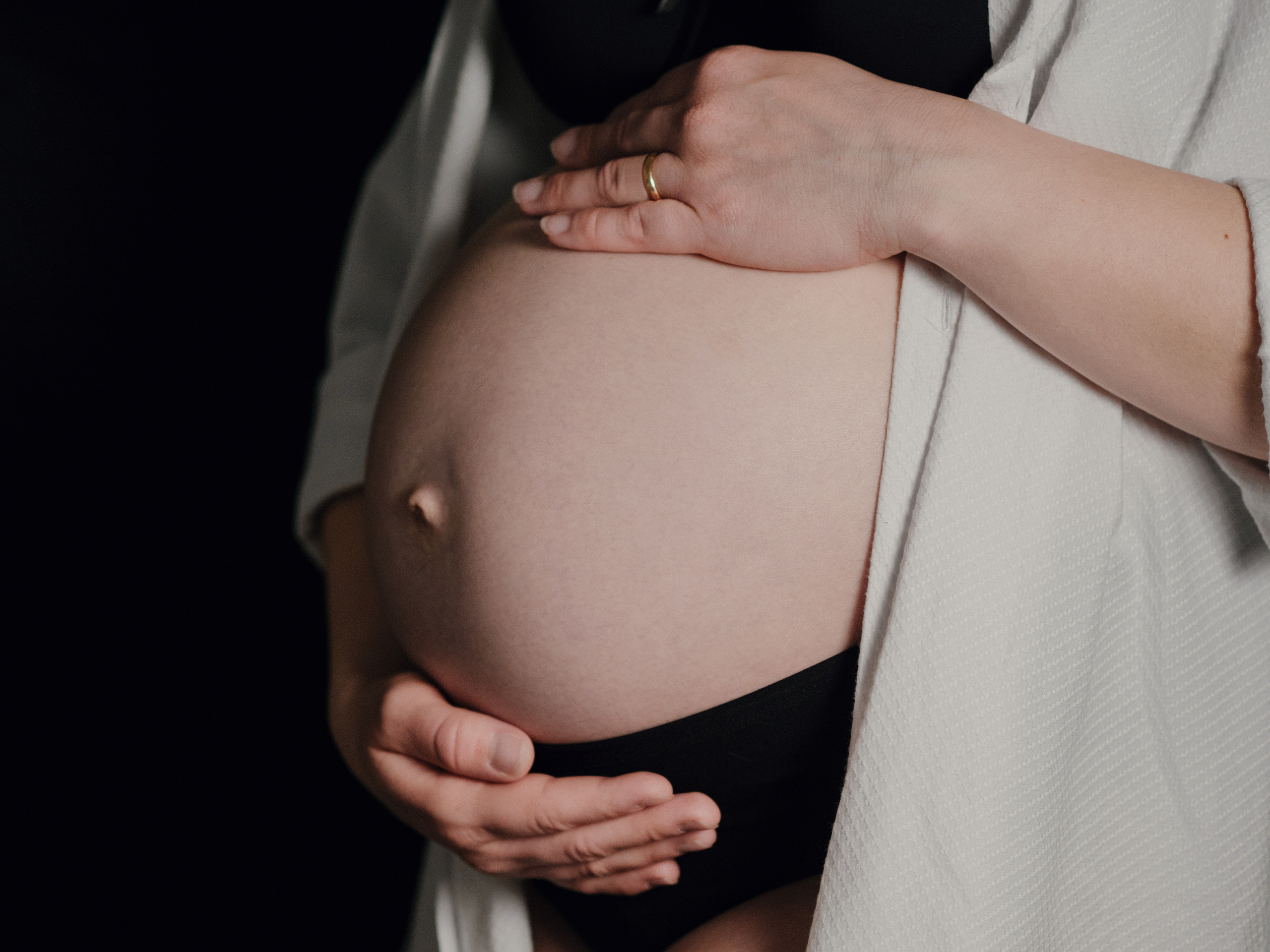 Foto di attesa. Fotografa di neonati di attesa di famiglia Gero Kateryna