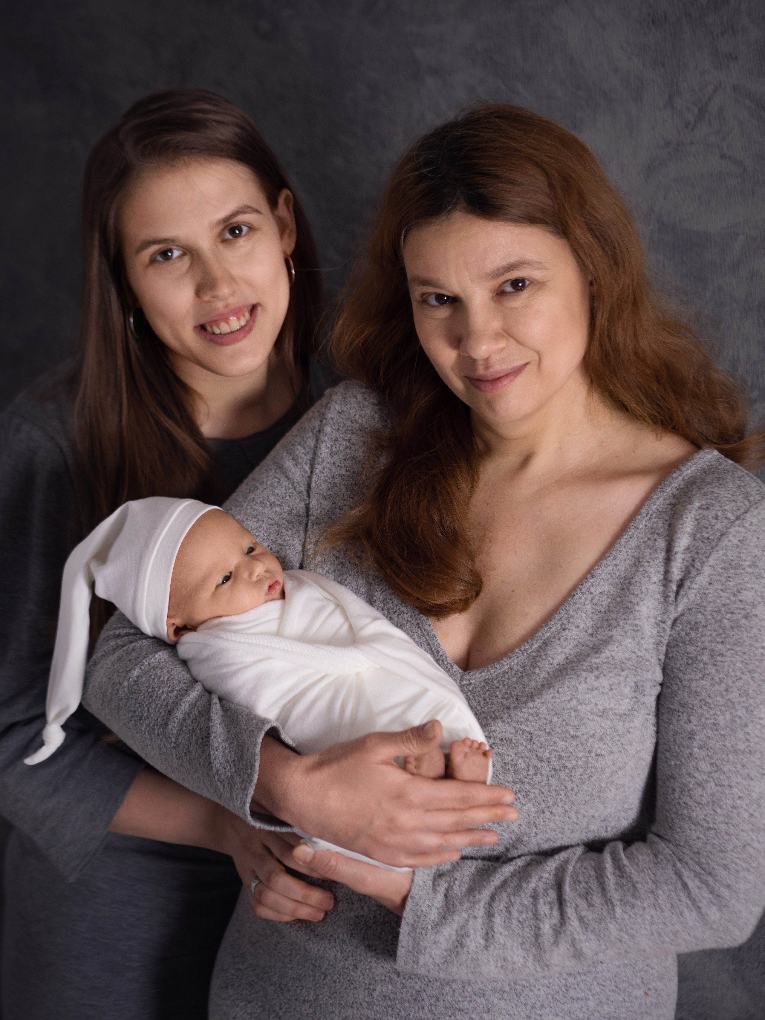Foto dei neonati. Fotografa di neonati di attesa di famiglia Gero Kateryna