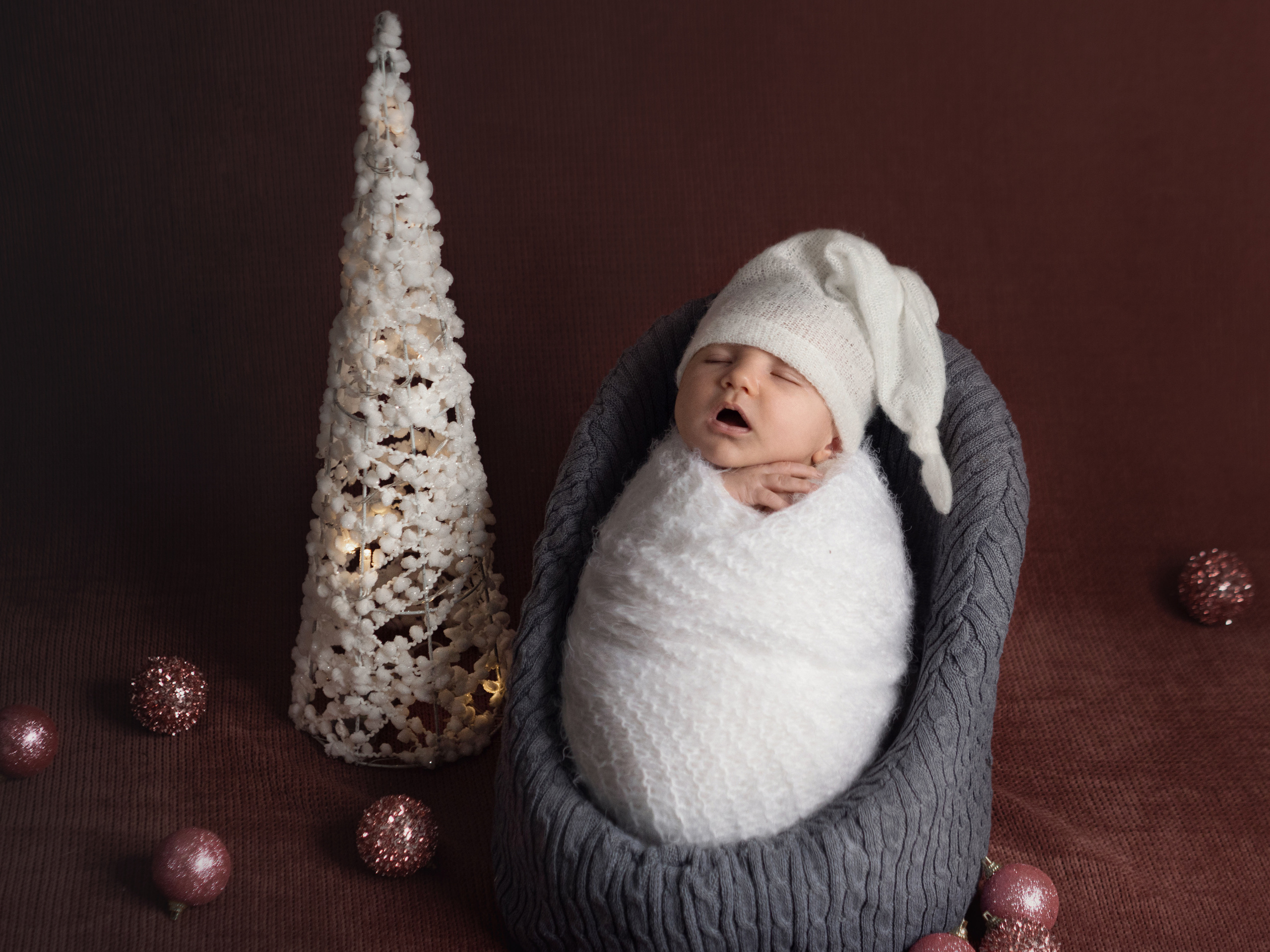 Foto dei neonati. Fotografa di neonati di attesa di famiglia Gero Kateryna