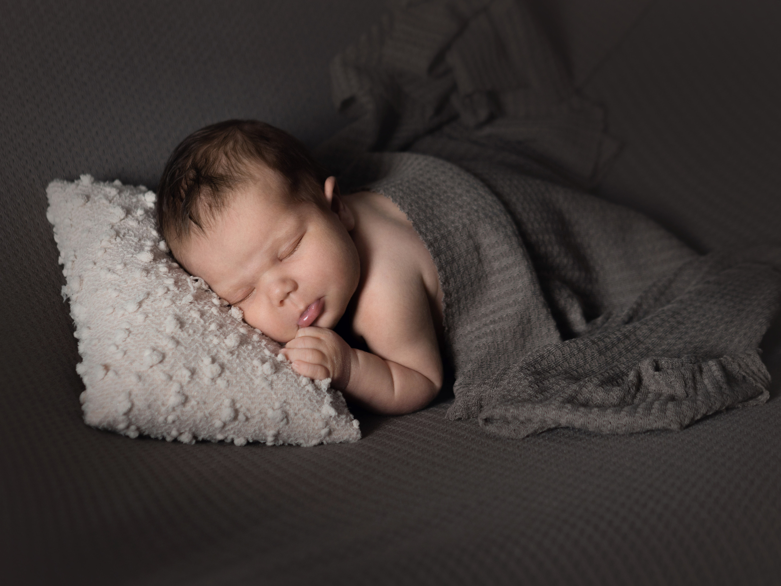 Foto dei neonati. Fotografa di neonati di attesa di famiglia Gero Kateryna