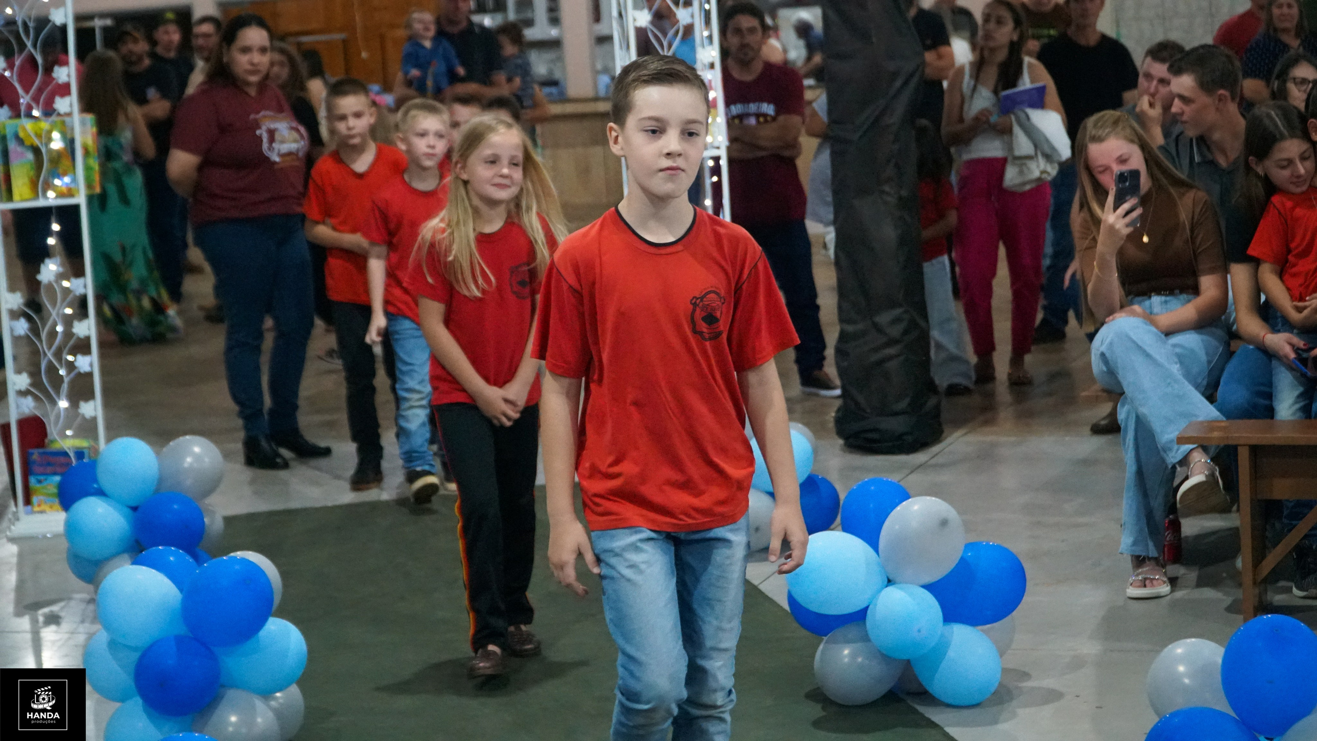 Noite autógrafos colégio Aurélio Buarque de Holanda. Handa Produções
