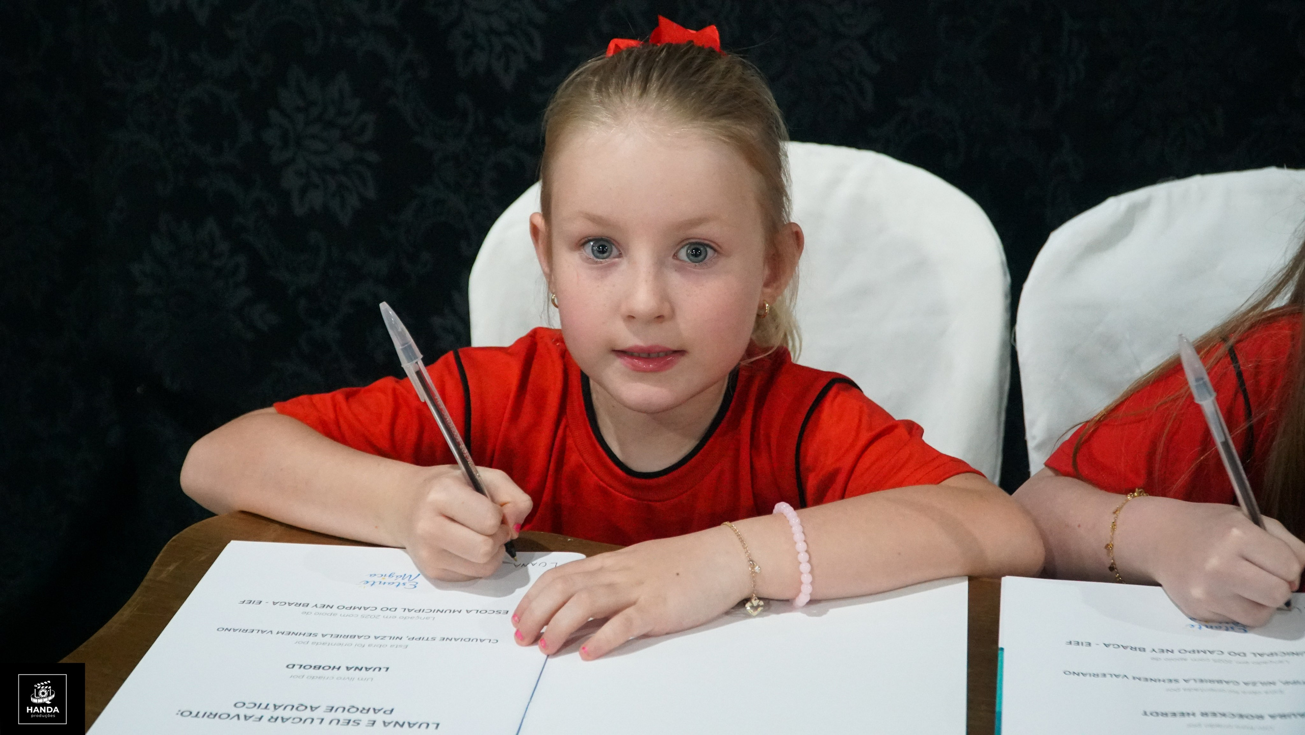 Noite autógrafos colégio Aurélio Buarque de Holanda. Handa Produções