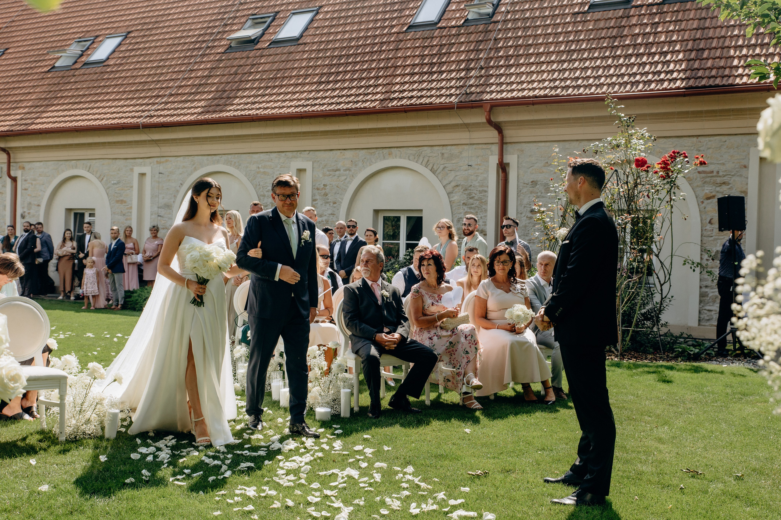 Wedding moments at Na Kmine