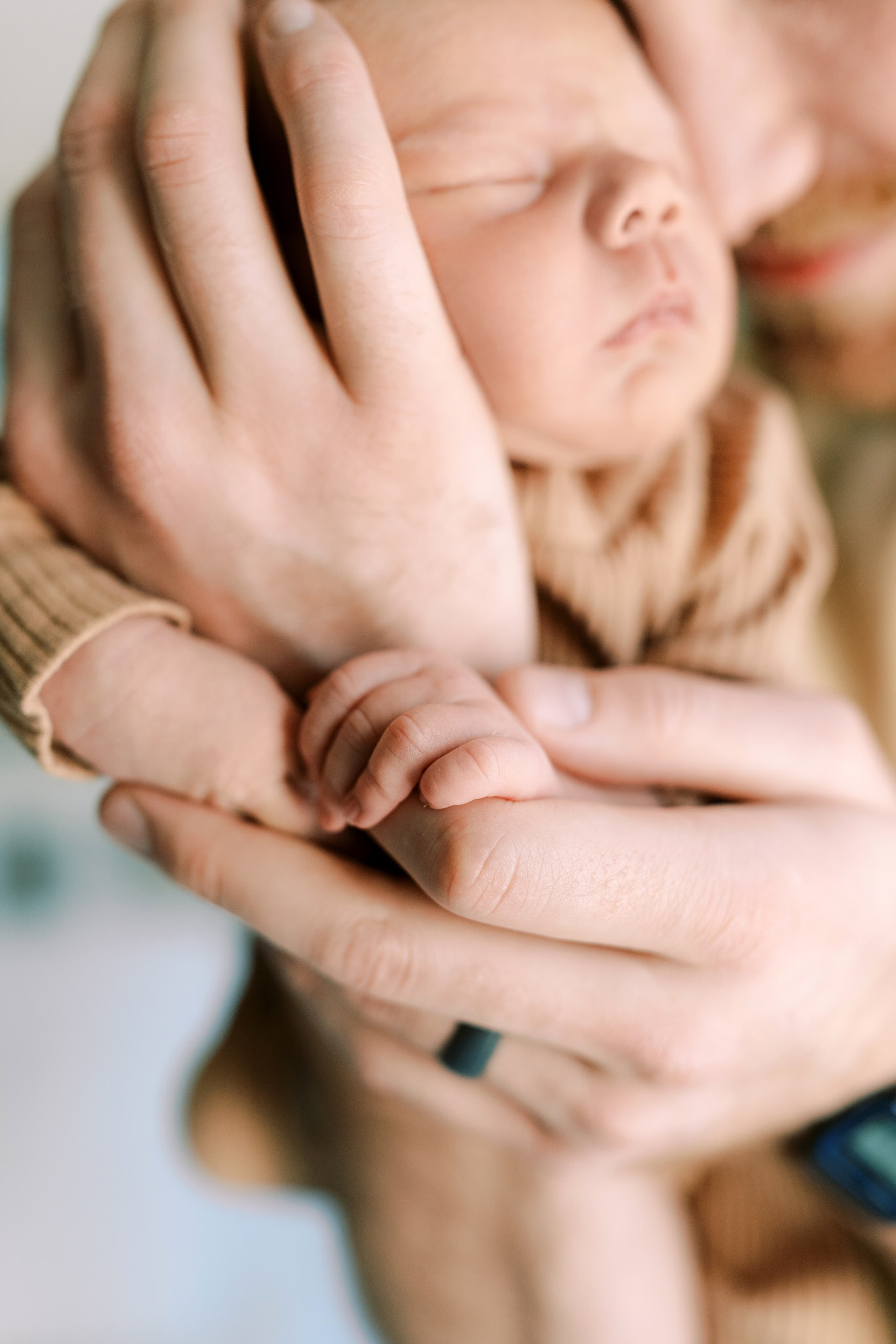 New born photoshoot at home. Anna & Entony. WA. November 2024. EVAN ARISTOV WEDDING PHOTOGRAPHY — Seattle Wedding Photographer