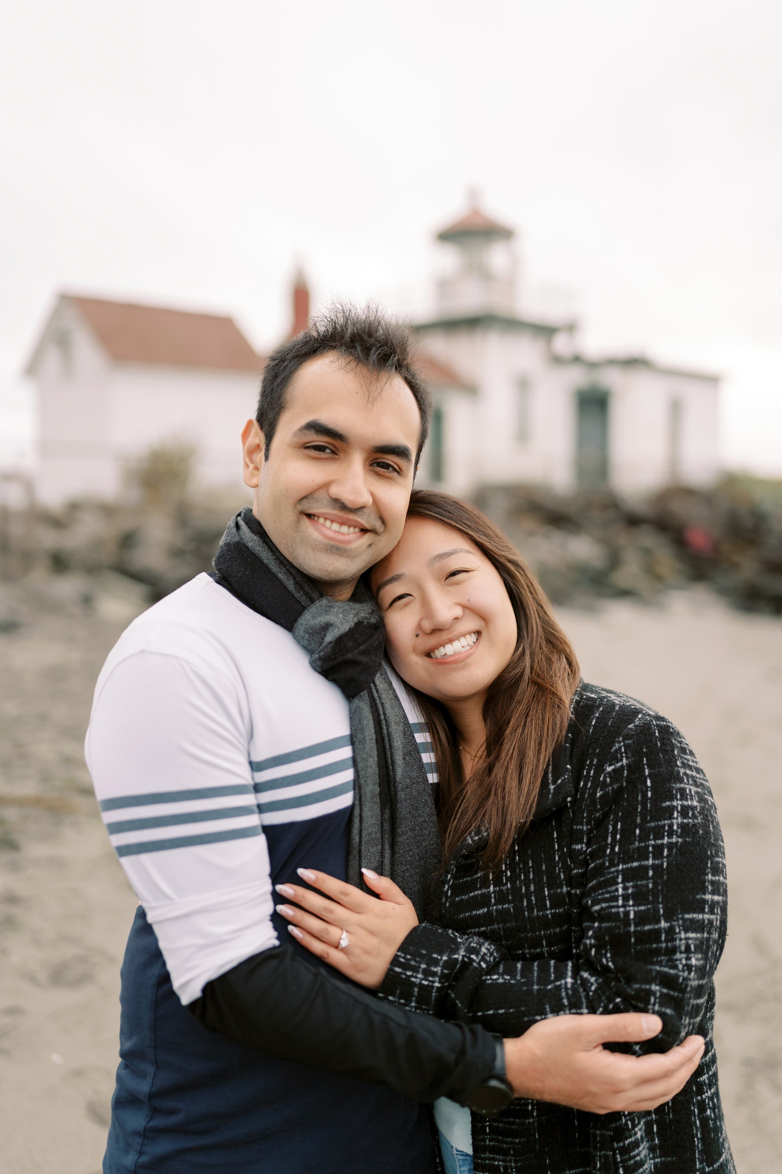 Proposal. December 2024. Alki Point Lighthouse, Washington state. EVAN ARISTOV WEDDING PHOTOGRAPHY — Seattle Wedding Photographer