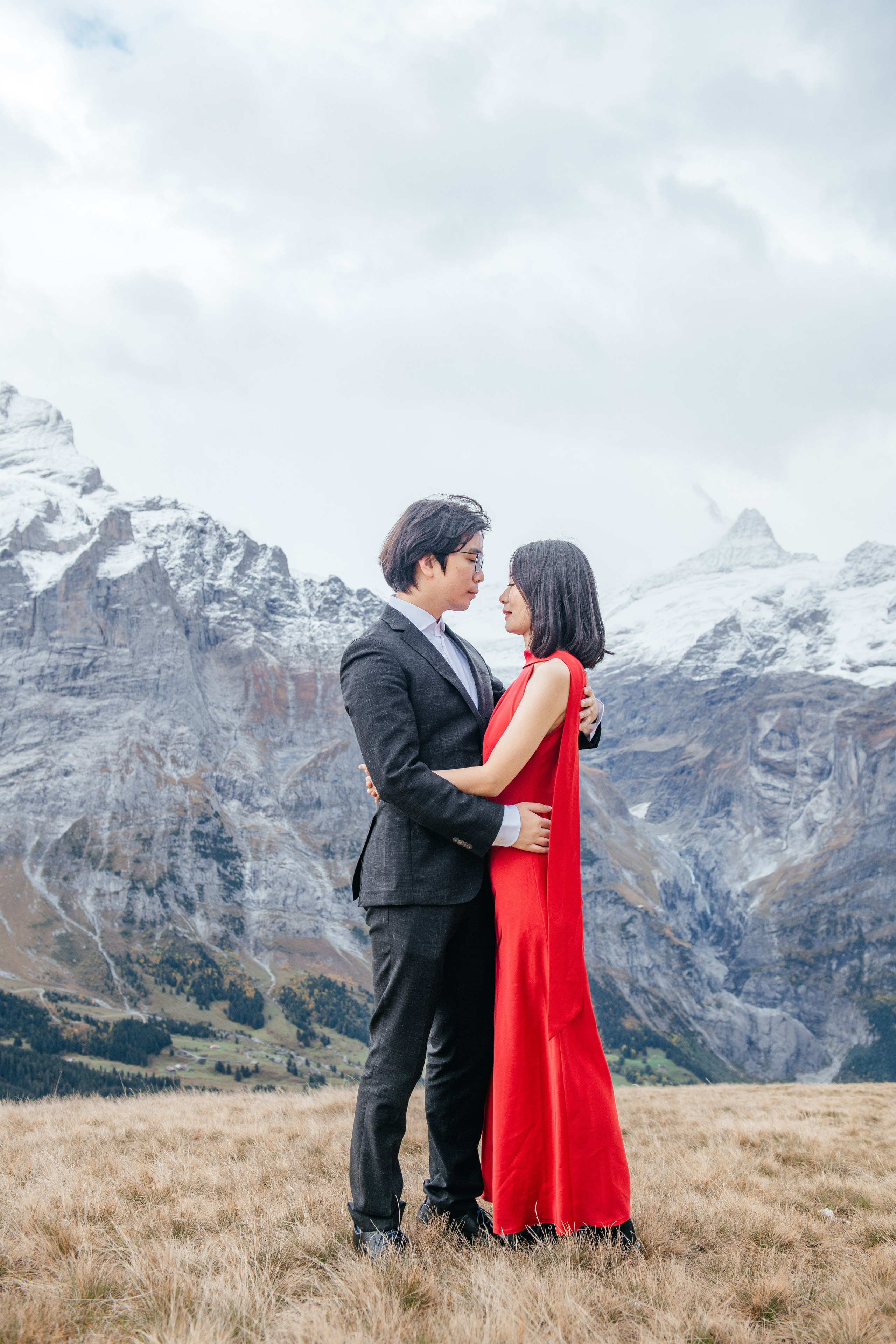 Kaiwen & Xiaoming Grindelwald, Switzerland. I am Elena Altendorfer. Wedding photographer in Zurich and Switzerland