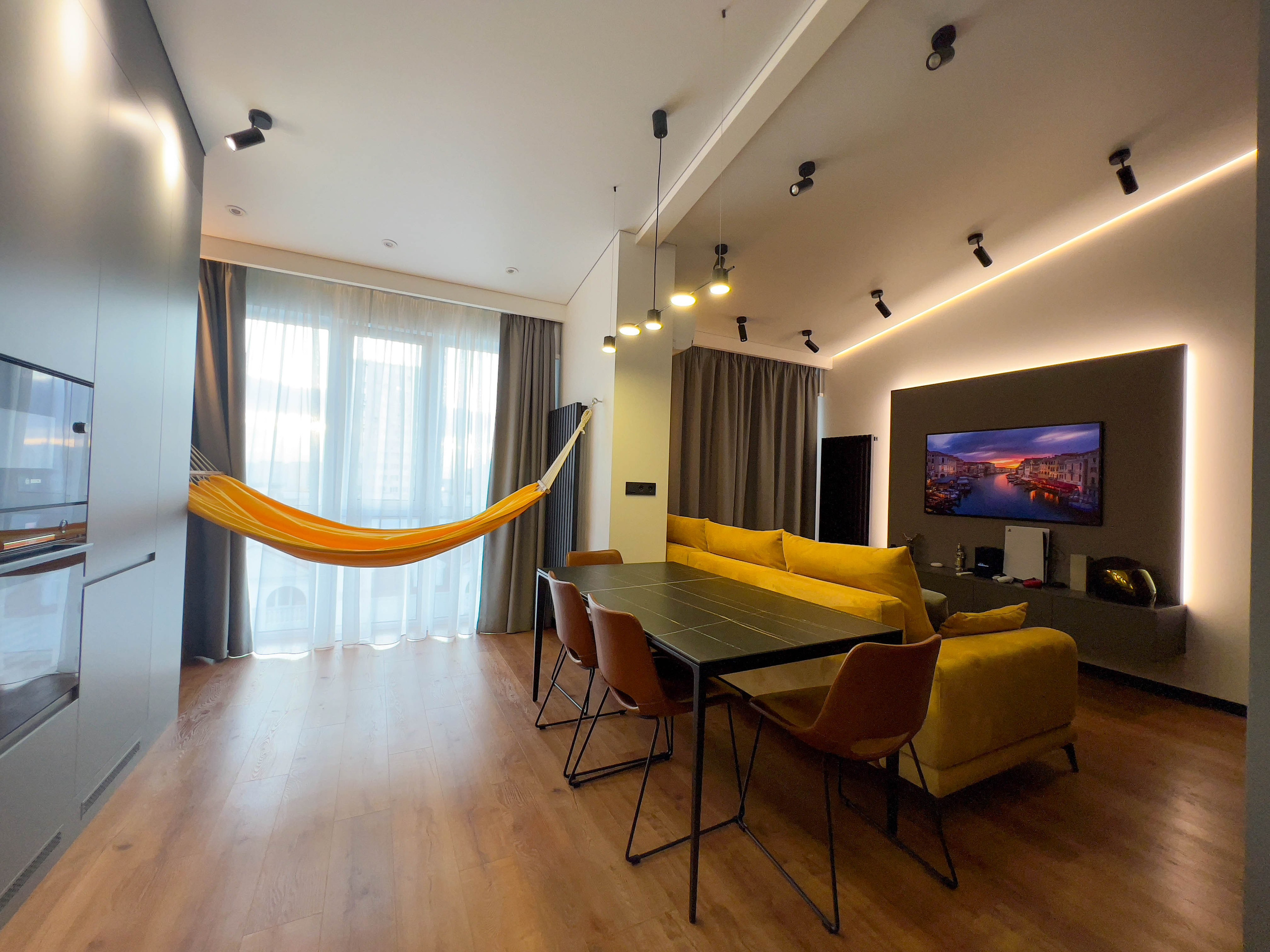 The apartment is on two levels. Fotograf Dmitrii Donets