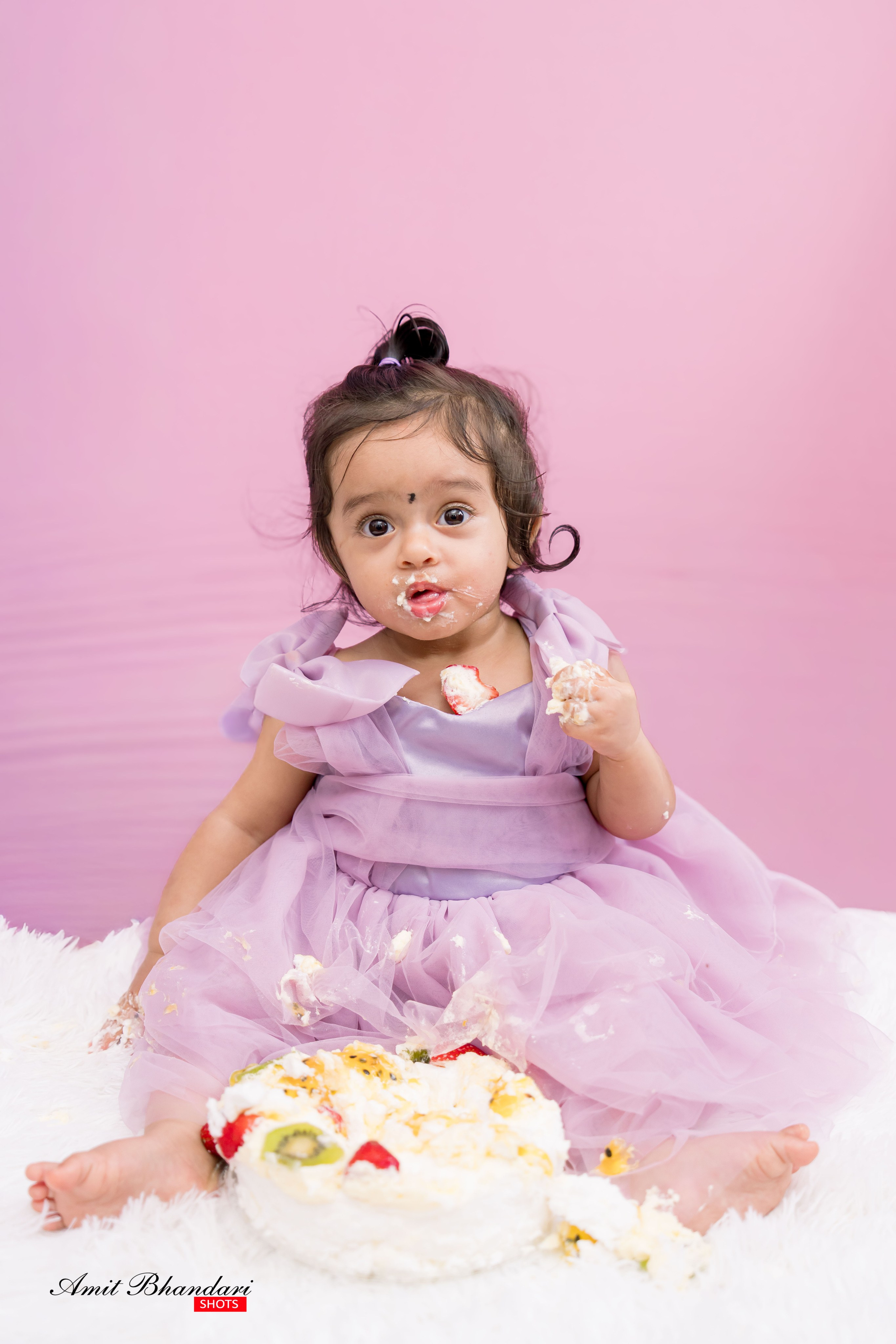 Yuhana’s Cake Smash Session. Freelance Photographer in Newcastle & Central Coast