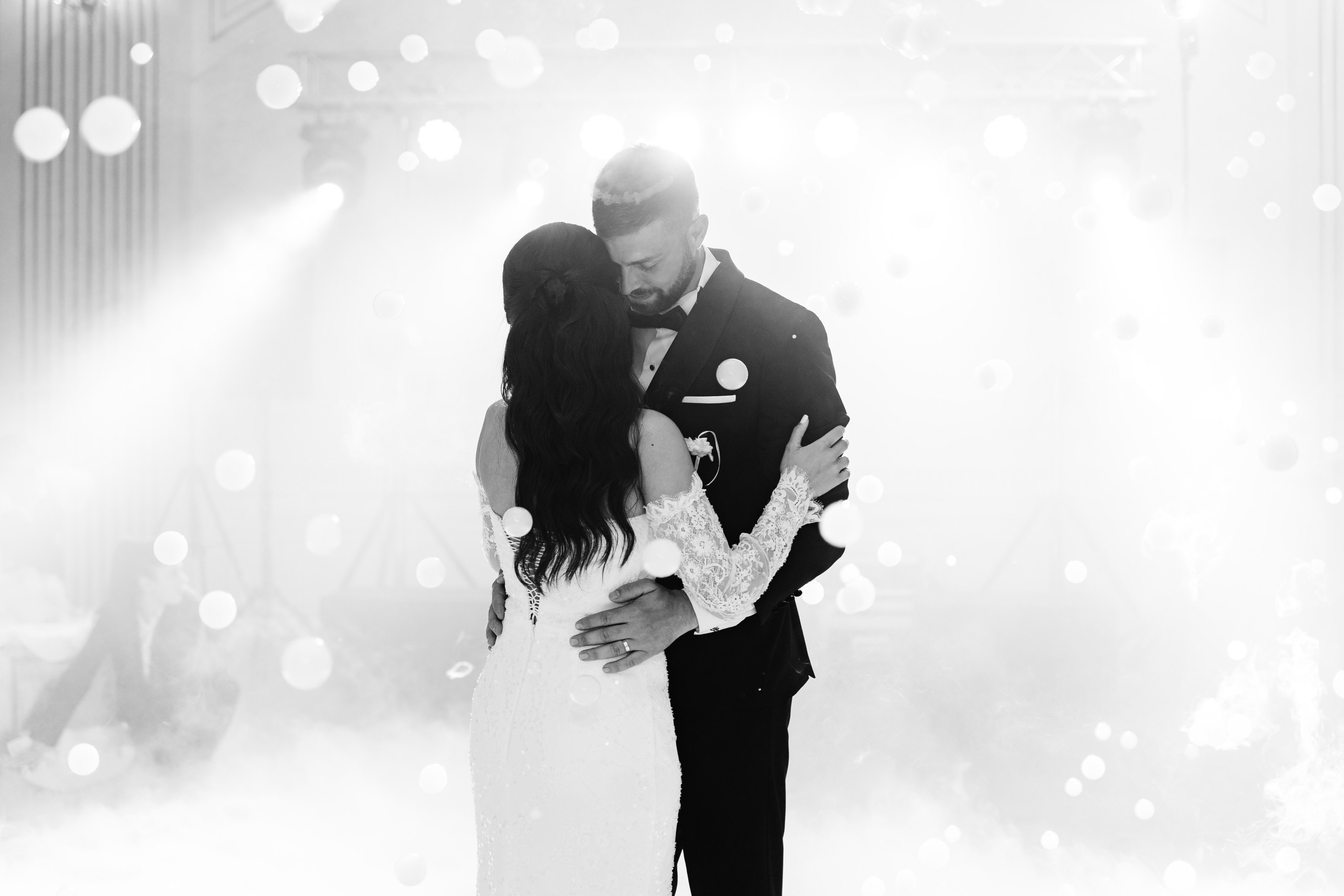 Catalina & Sebi. Ionut Cimpoes FOTOGRAF