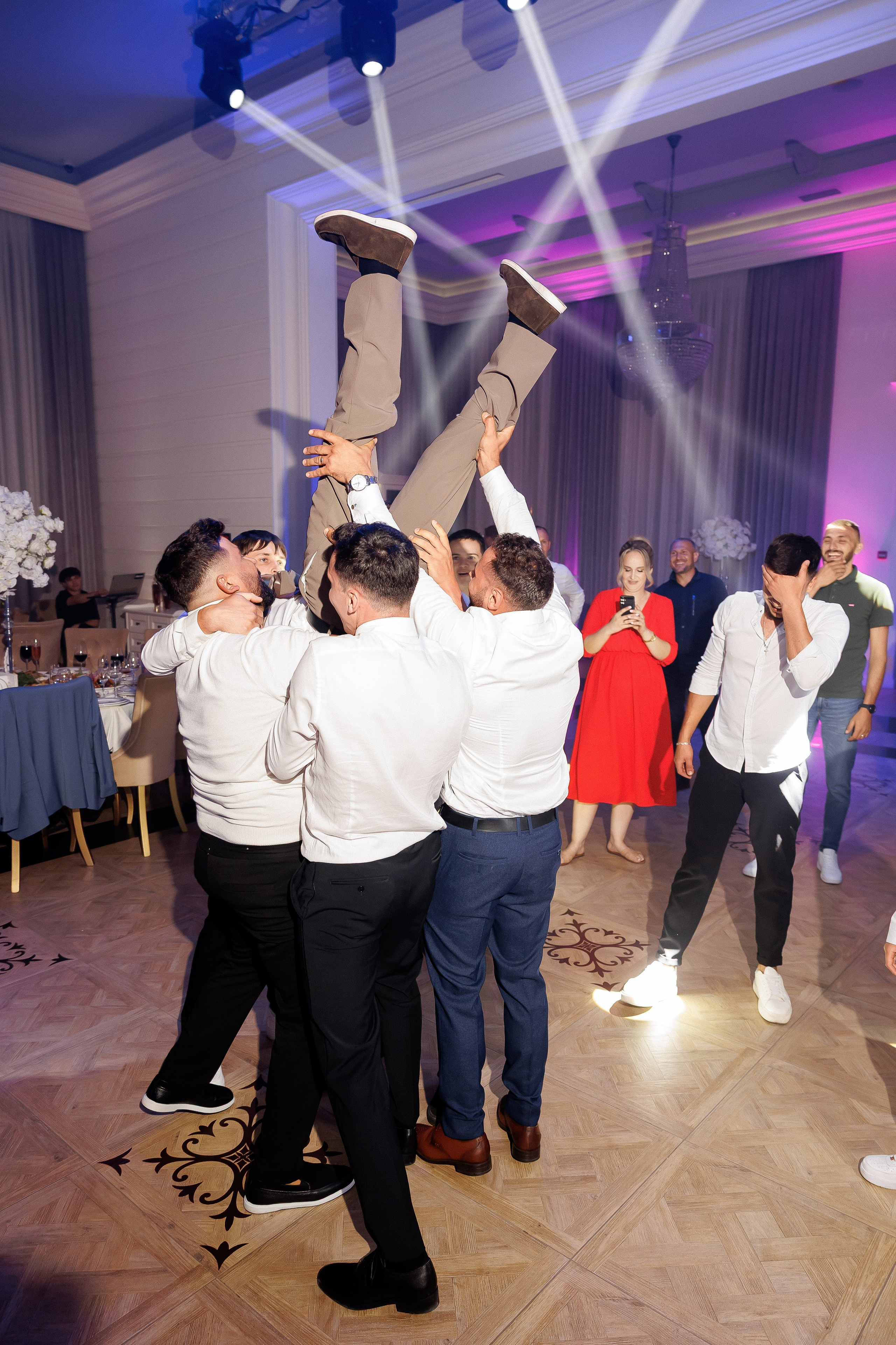 Eugen & Livia — Grand Elysee — Wedding Day. Servicii Foto și Video 067188353