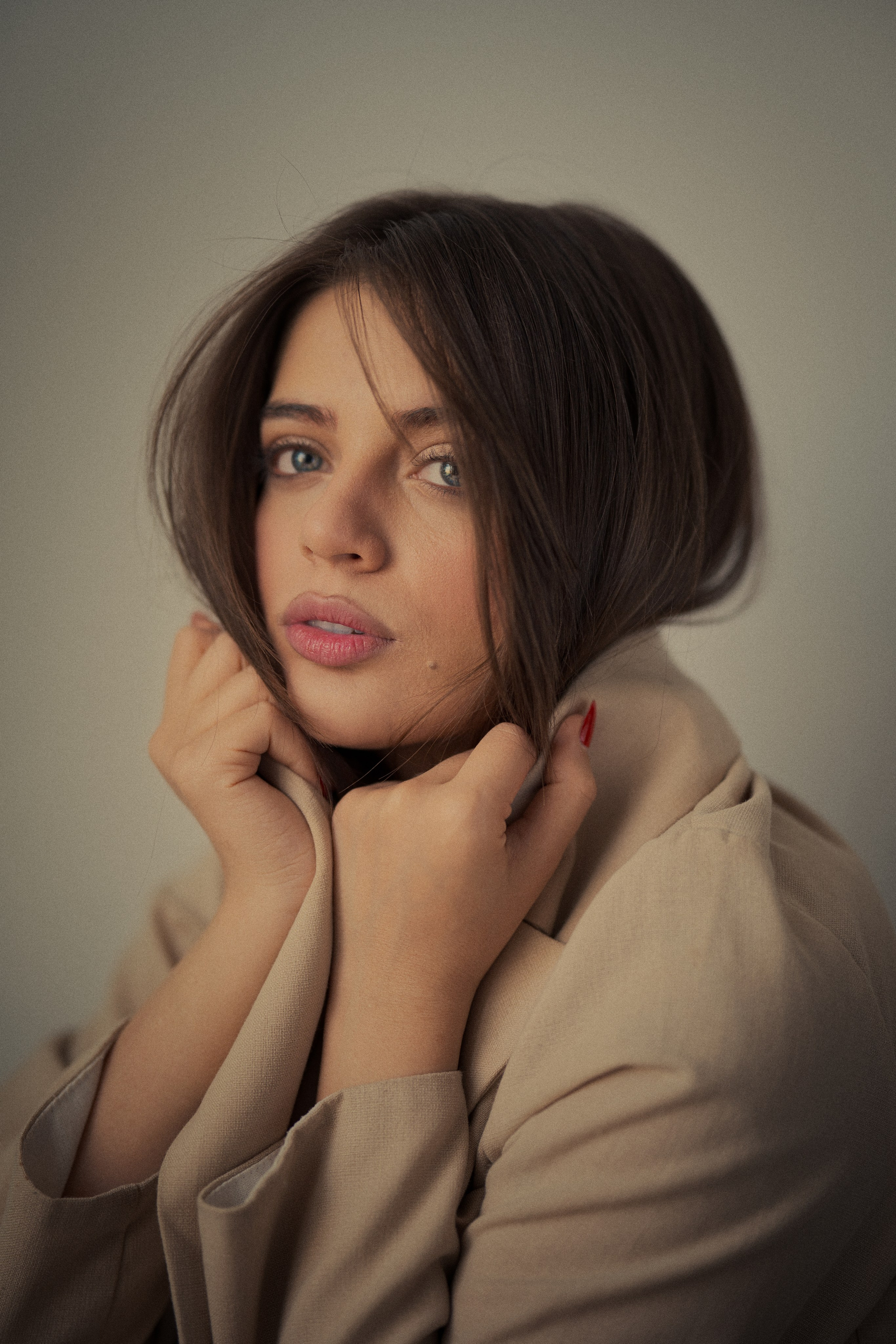 Editorial female portrait photography by Mehran Hadad featuring Forouq Mohamadi in a beige blazer with soft brown hair and a contemplative expression.