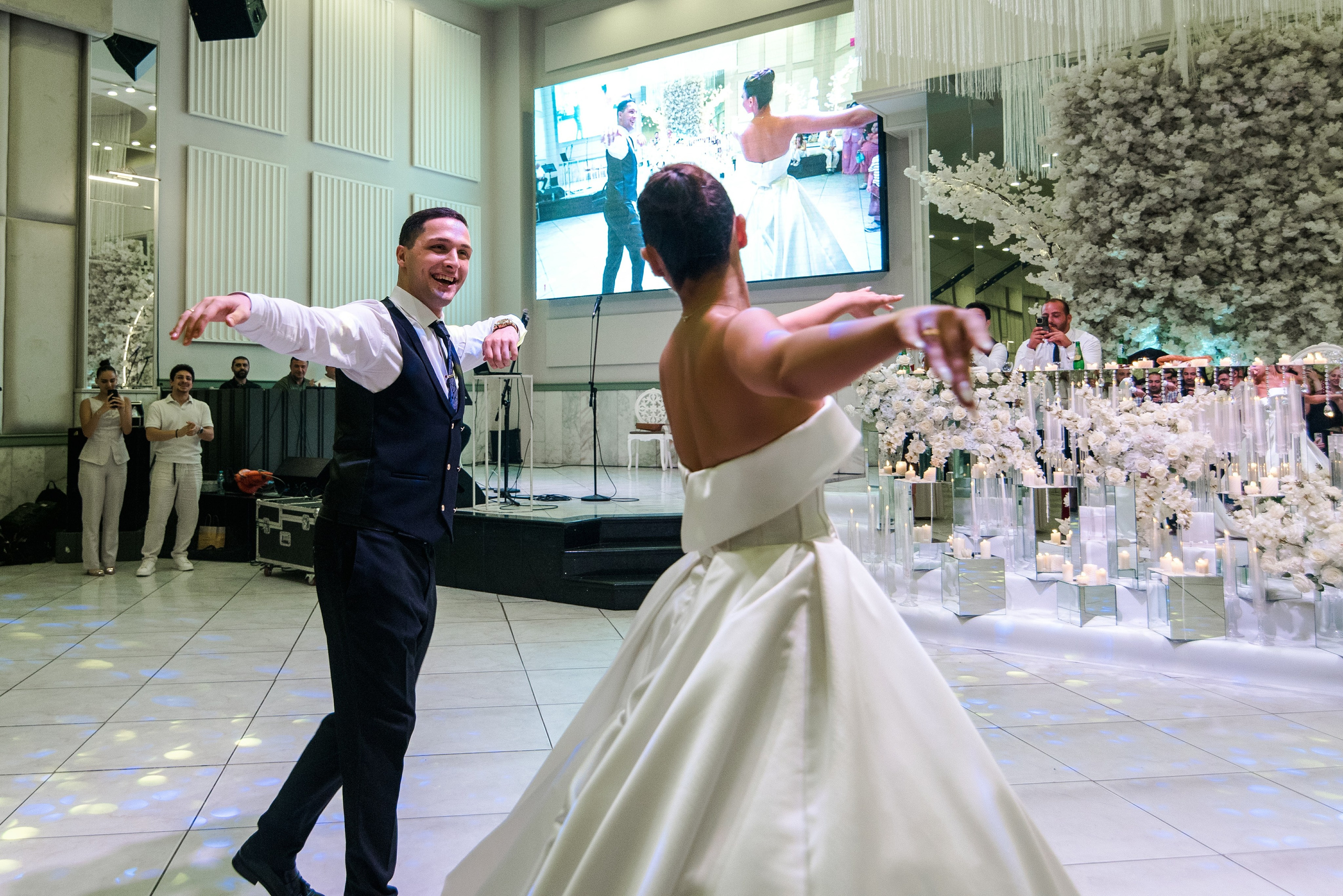 Грузинская свадьба Луки и Нино в Кутаиси. Свадебные фотографы в Грузии, Армении. Макс Коваленко и Лара Татосян. Свадебный видеограф