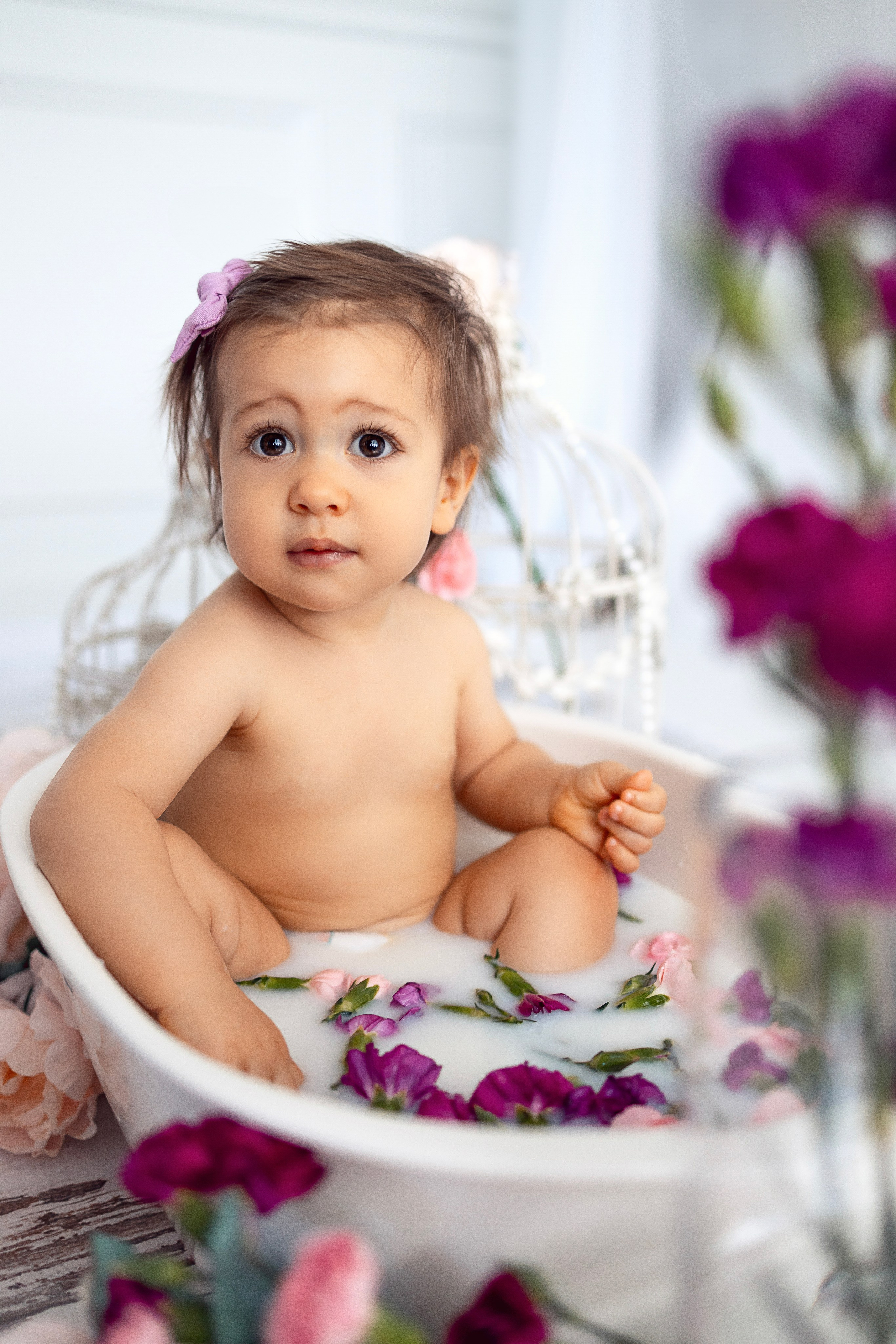 Milk bath. Anaeliseevaphoto.com