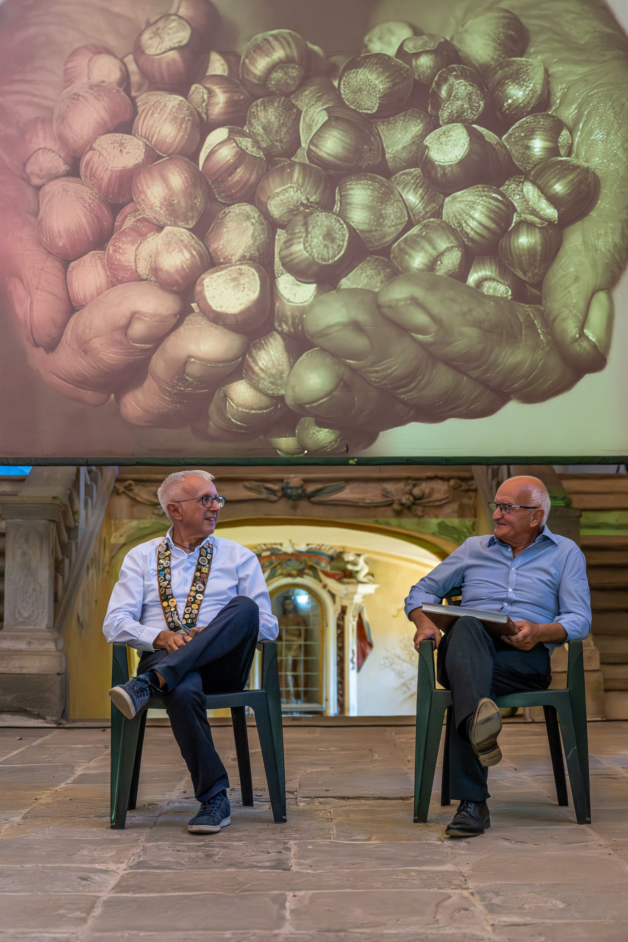 Il Tempo della Nocciola di Enzo Massa. “Gianmaria Coscia fotografo per passione”