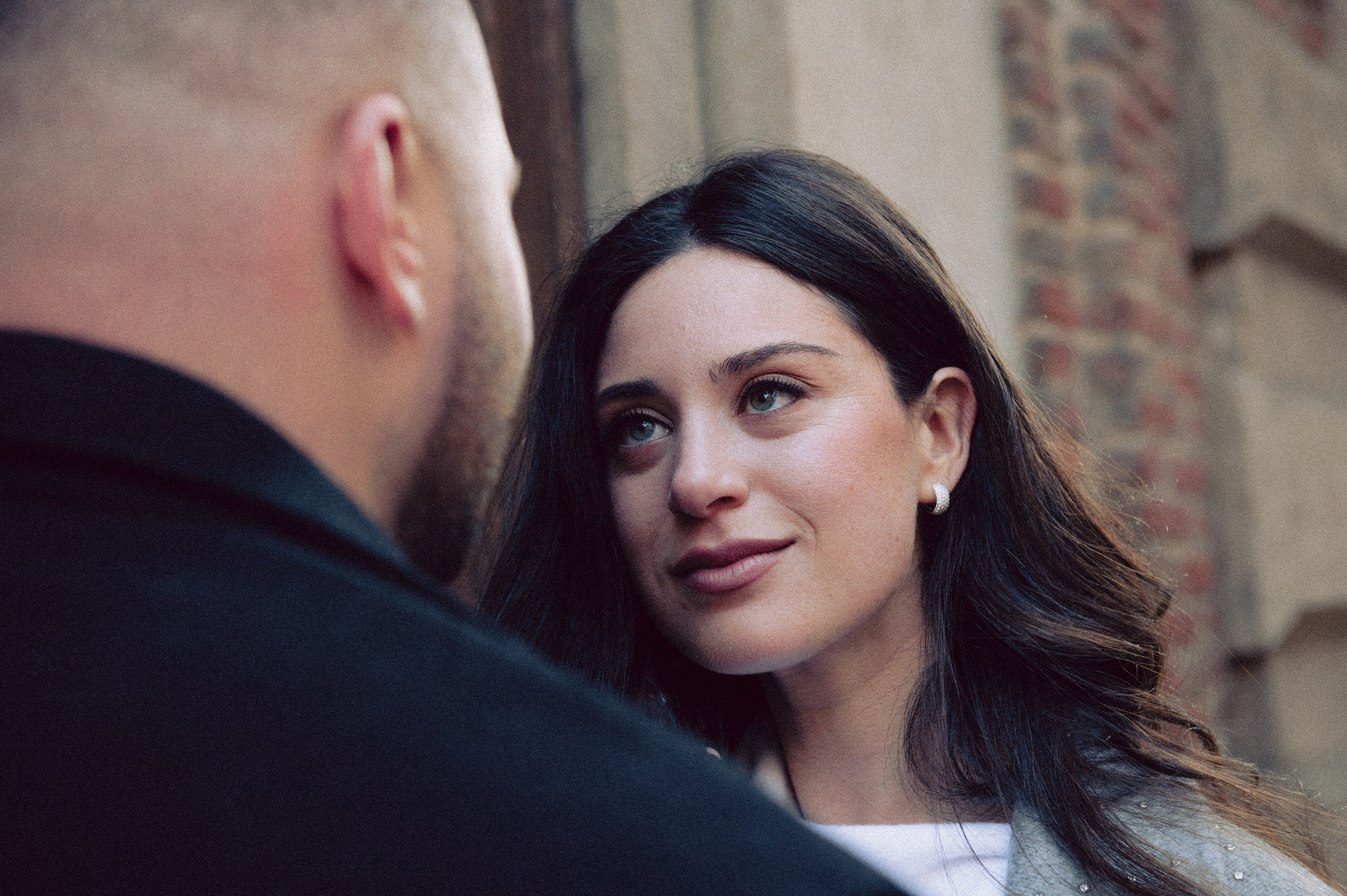 servizio fotografico coppia Milano, coppia innamorata Italia, fotografia naturale di coppia, coppia in movimento Milano, servizio fotografico spontaneo Milano, amore e viaggio Italia, servizio fotografico di coppia Milano, fotografia love story Milano, coppia romantica Italia, ritratto di coppia Milano, primo piano coppia innamorata, fotografia emozionale Milano,