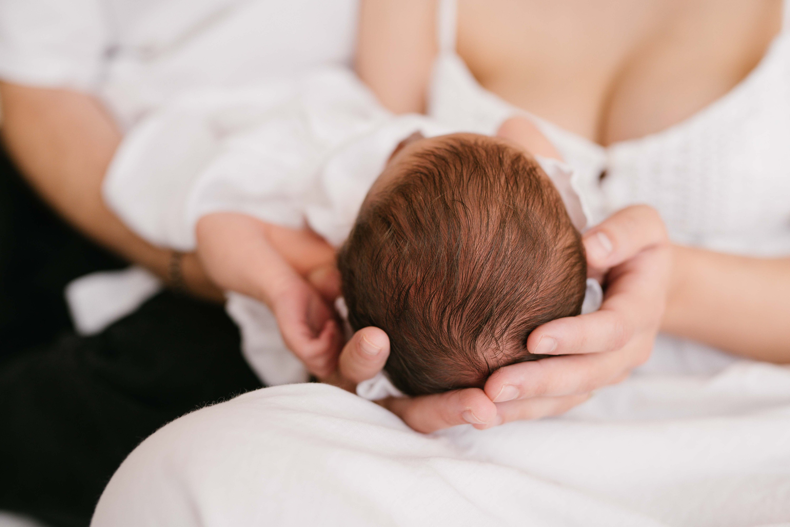 Inspira sesiune foto nou-nascut. Madalina Beda- Artist vizual, fotograf, doula la nastere, consultant babywearing Brasov si in toata tara