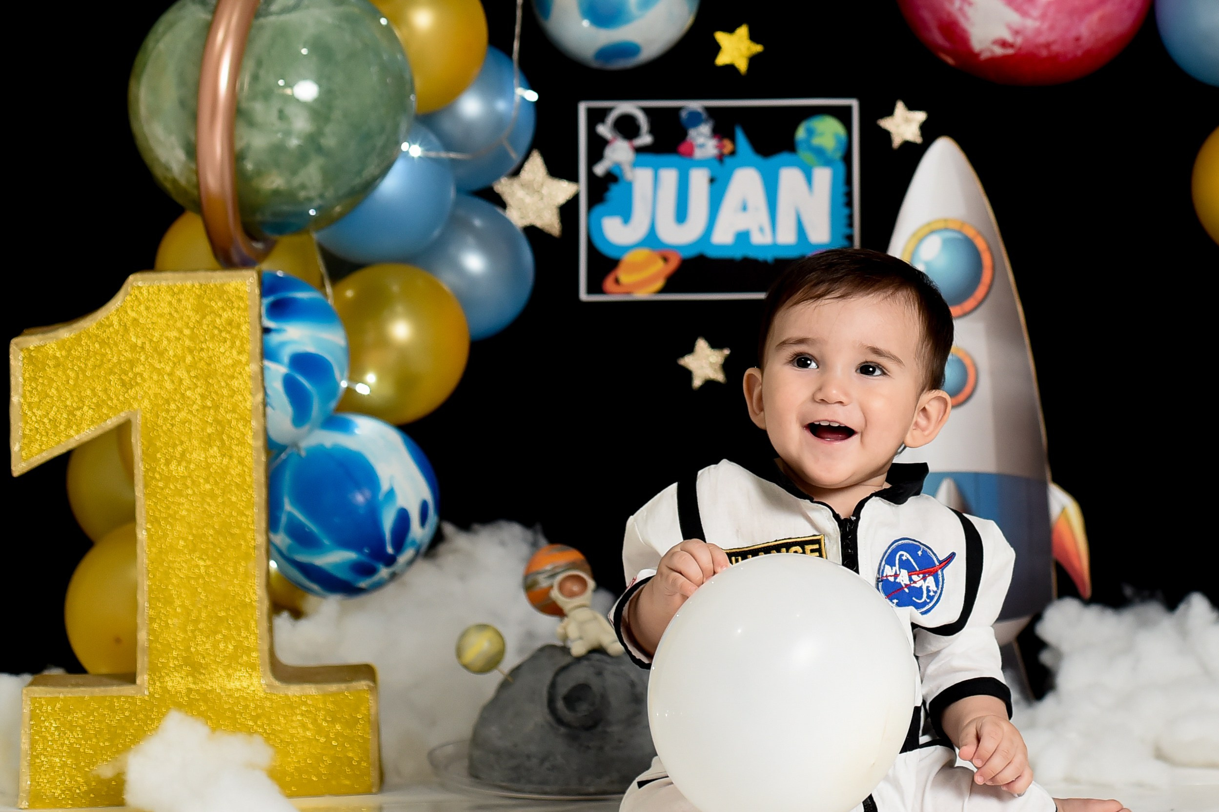 Sesión 1er año de Juan. Temática: Astronauta. Fotografo de casamiento en misiones y fotógrafo de familia  Posadas