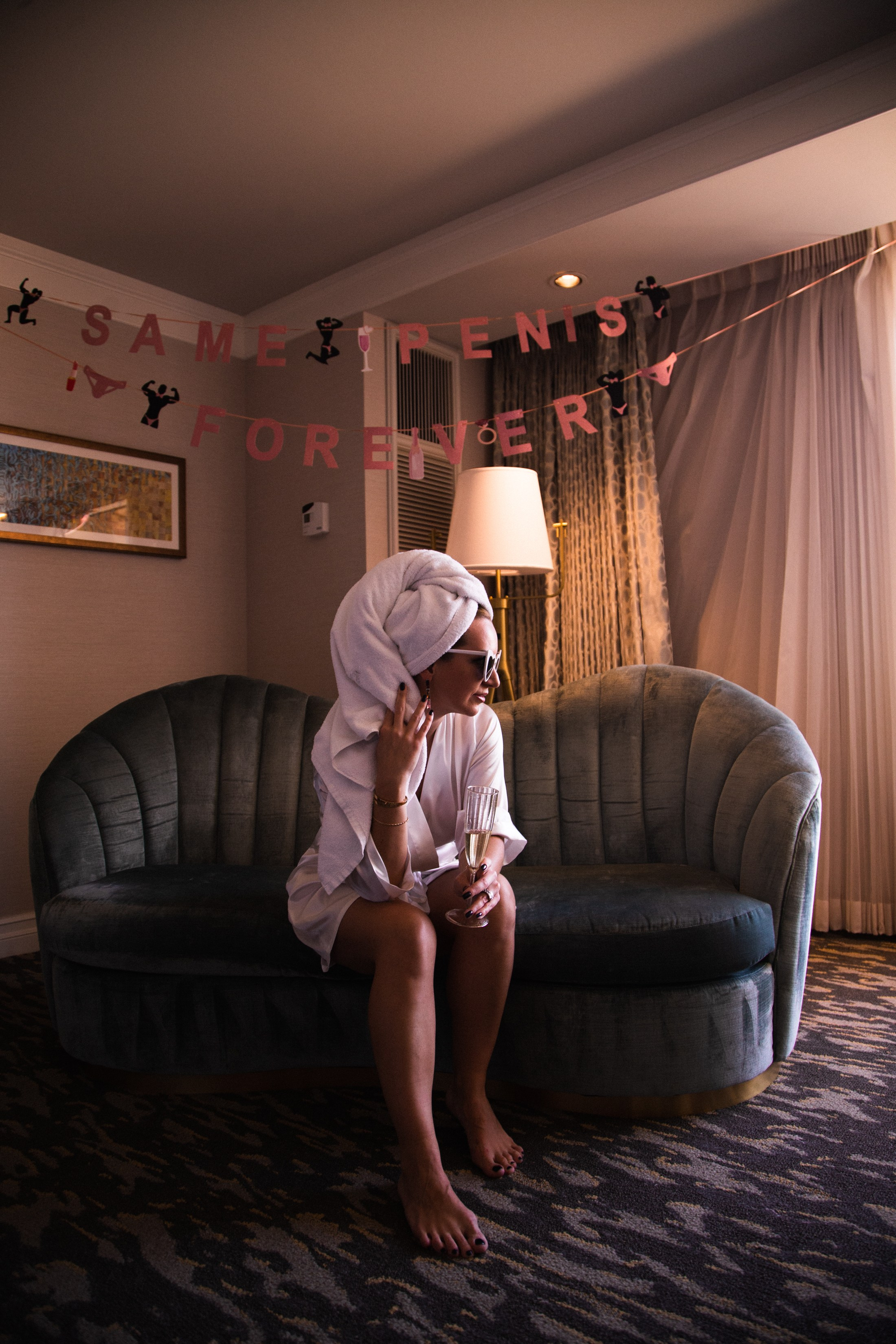 Bachelorette Party in Vegas. Wedding & elopement photographer Viktoriya Kravtsov. Las Vegas