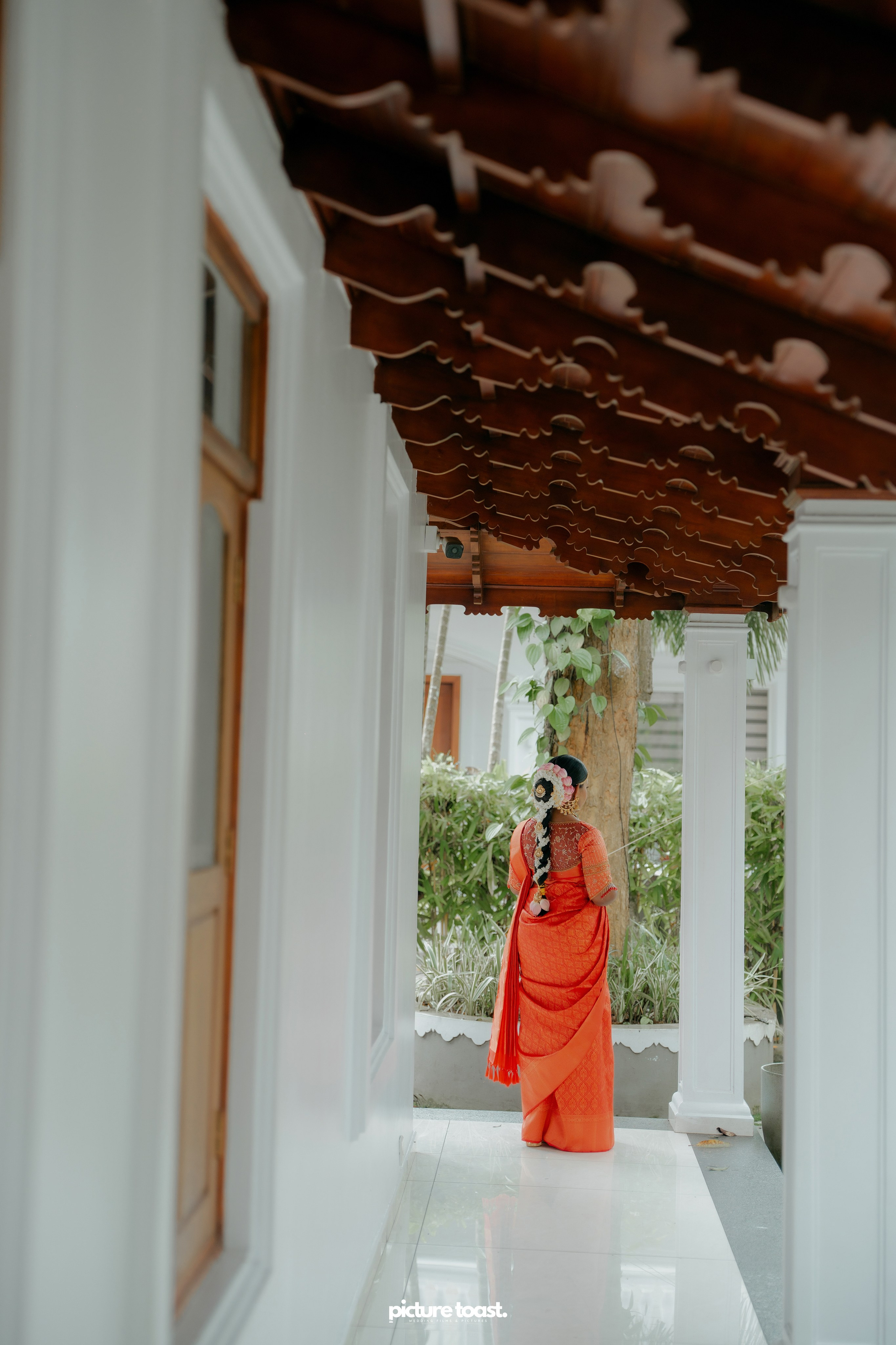 Traditional Kerala Hindu Wedding Ft. Anusree & Vishnu. Fine art Wedding Photographers in India & Canada