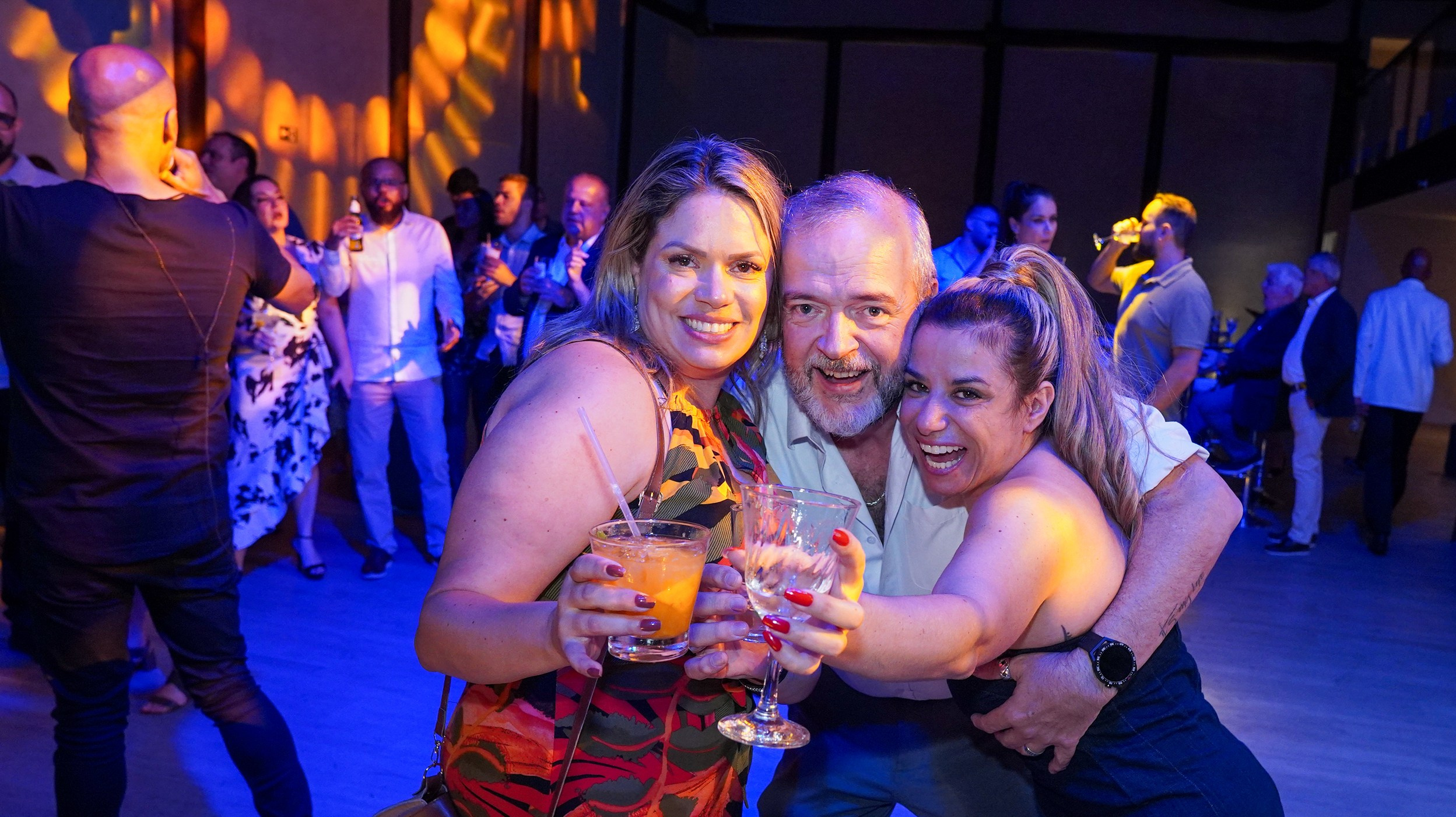 Agora Distribuidora. Rbfotoevideo